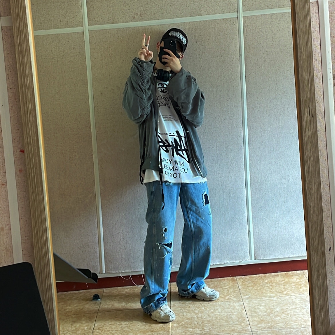 Stussy x Takahiromiyashita The Soloist 40 WT T-Shirt, Zara x Ader Error Patchwork Jeans Blue 착용 스타일
