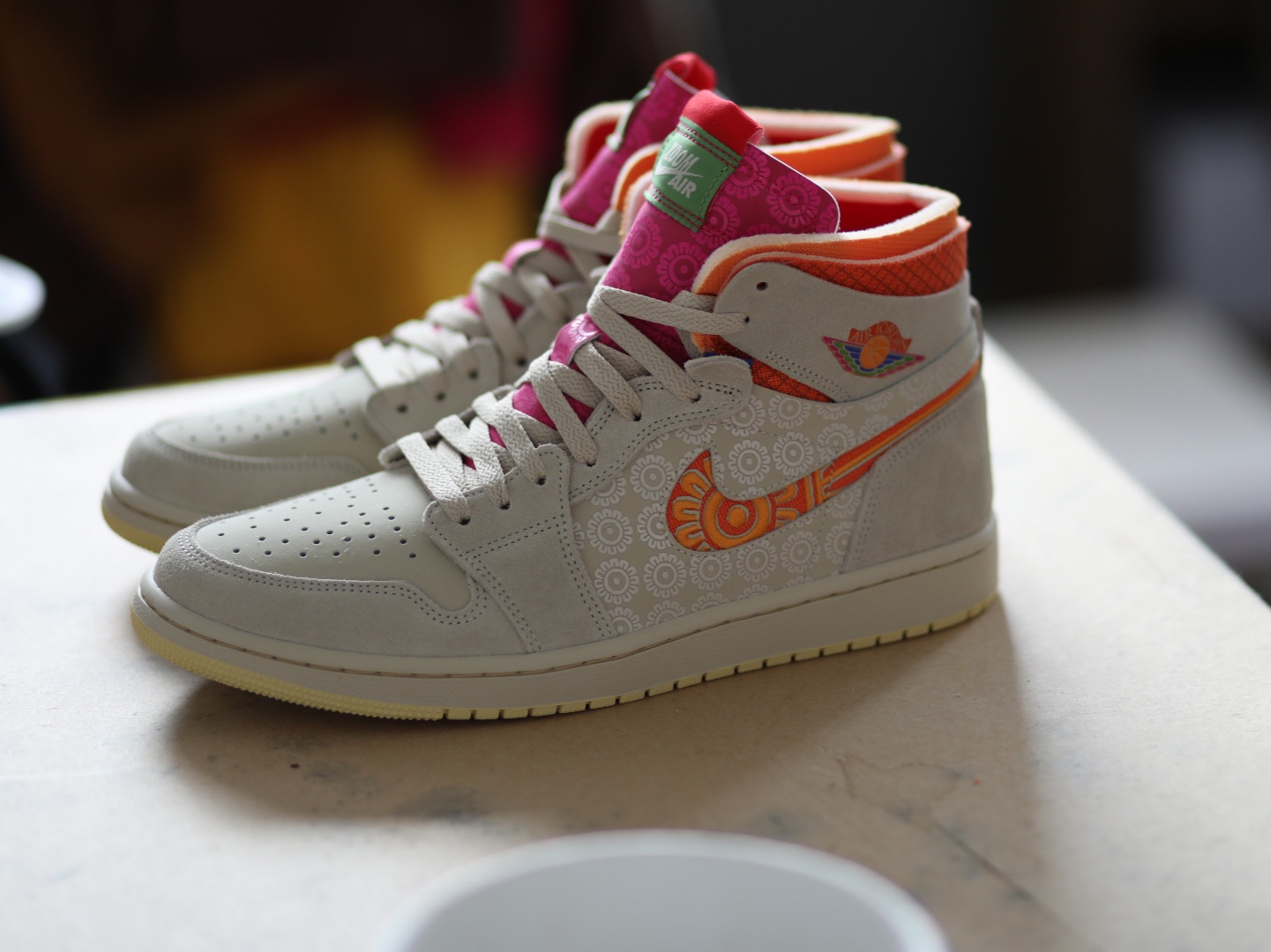 Jordan 1 Zoom Air CMFT Somos Familia Dia De Muertos 착용 스타일
