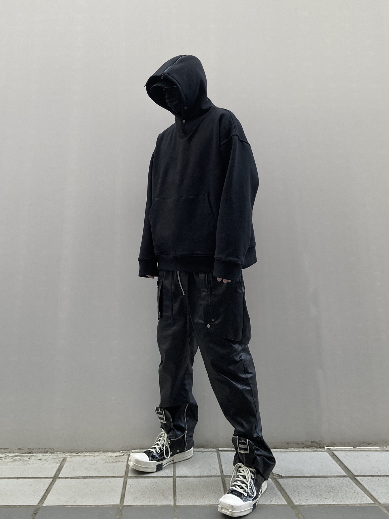 Converse x Drkshdw Turbodrk Chuck 70 Hi Black Lacquered Denim 착용 스타일 - 1