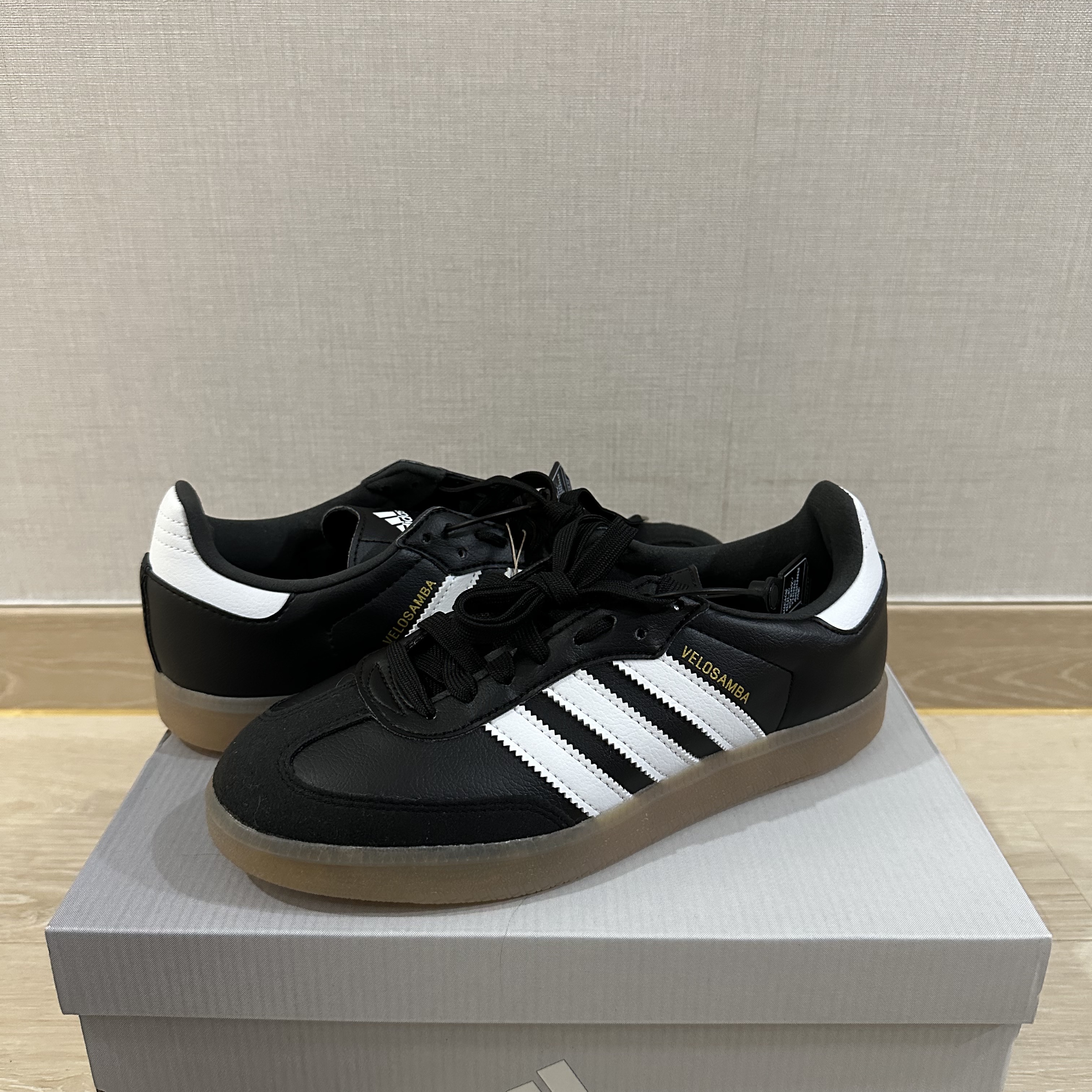 Adidas Velosamba Vegan Cycling Core Black 착용 스타일