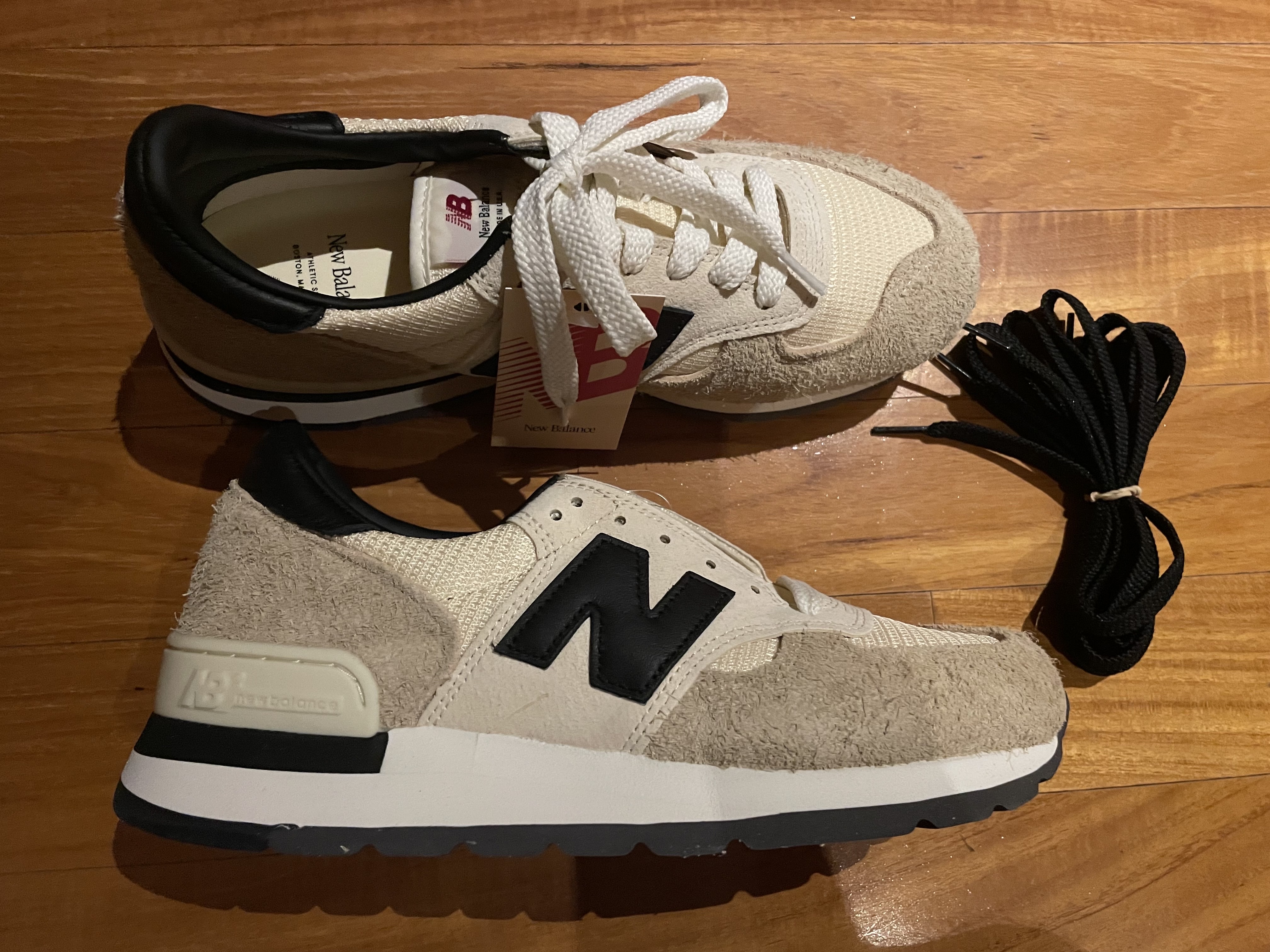New Balance 990v3 Made in USA Navy Spring Tide, New Balance 990v1 Made in USA Incense Macadamia Nut 착용 스타일 - 3
