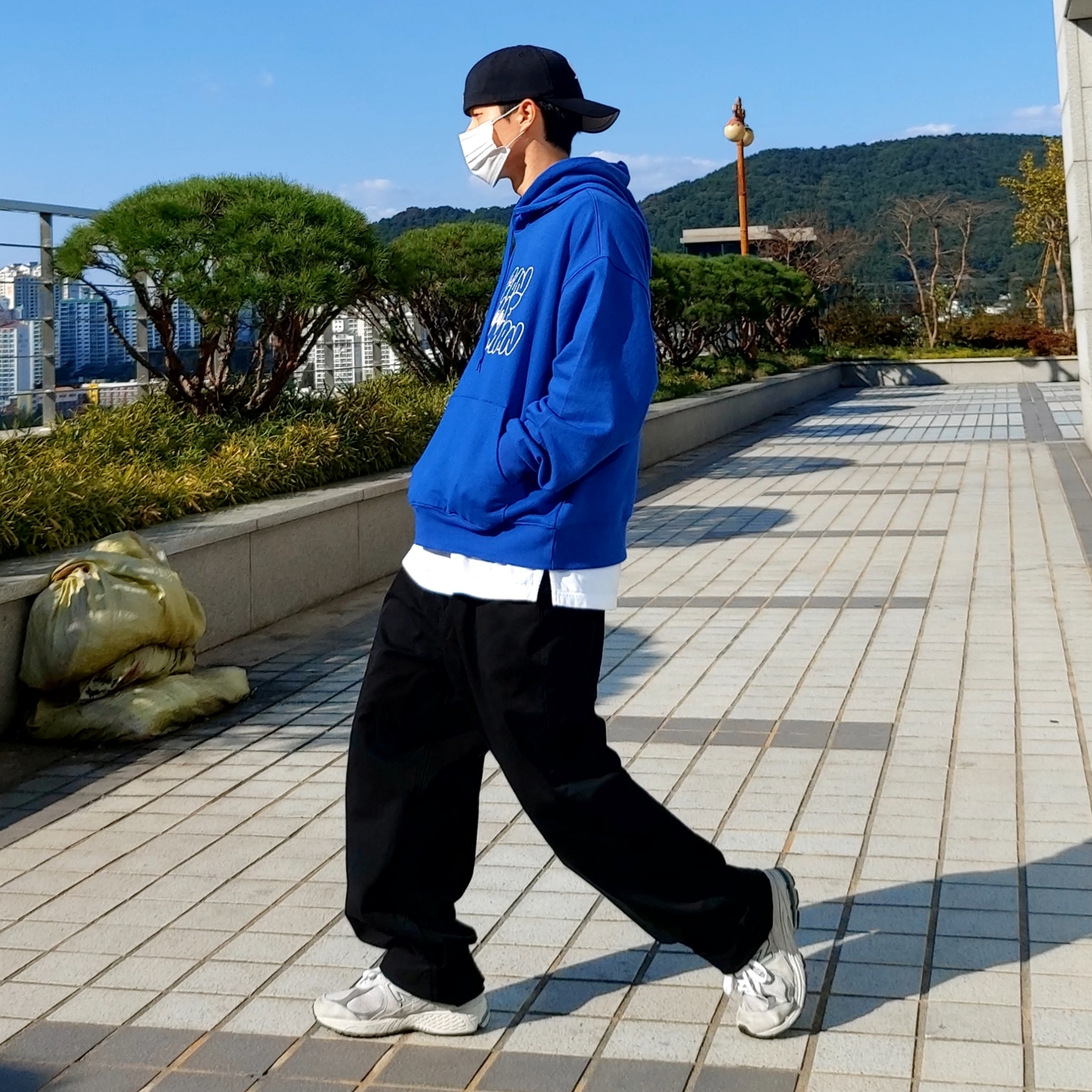 New Balance 2002R T2 Gray 착용 스타일 - 2