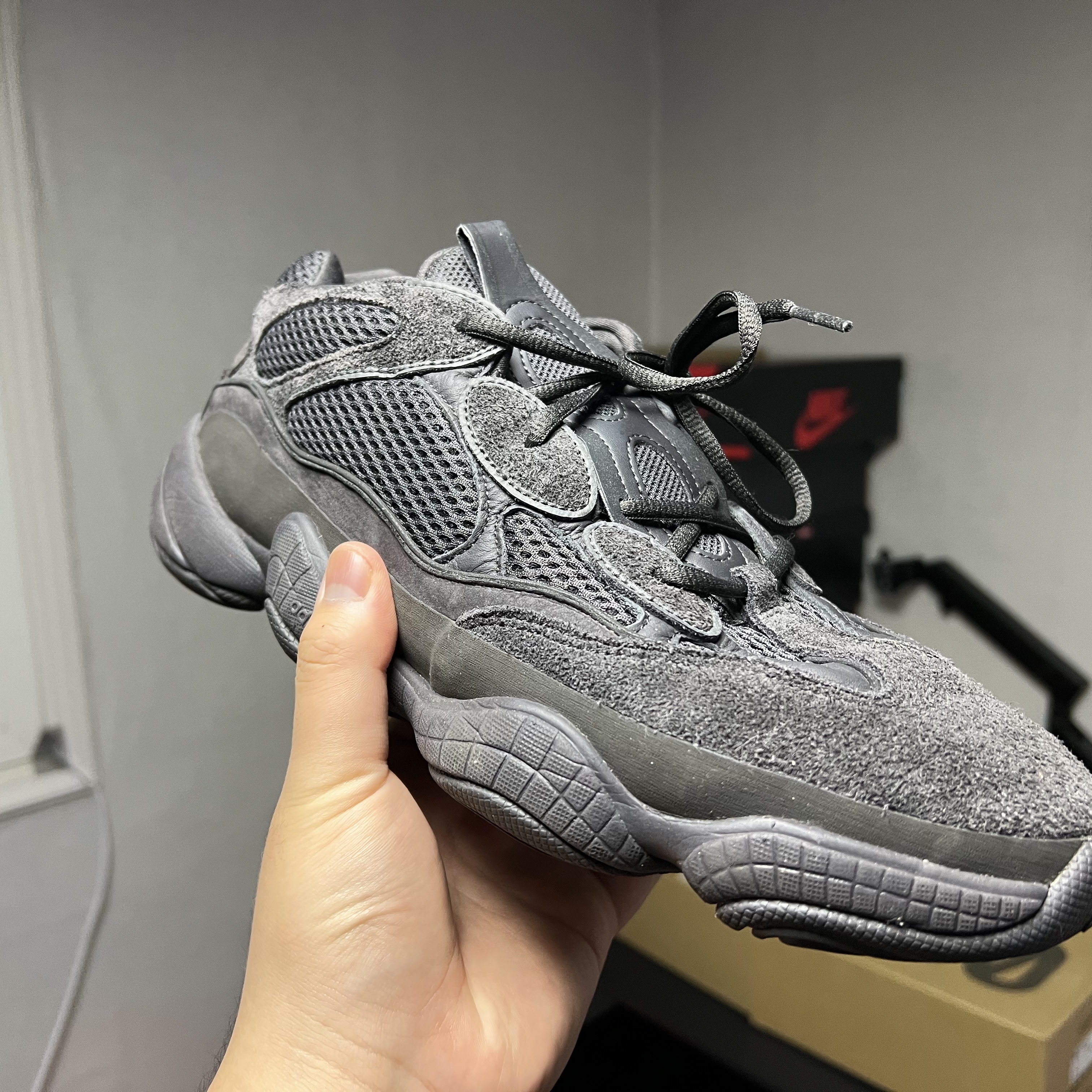 Adidas Yeezy 500 Utility Black 2018/2020 착용 스타일 - 1