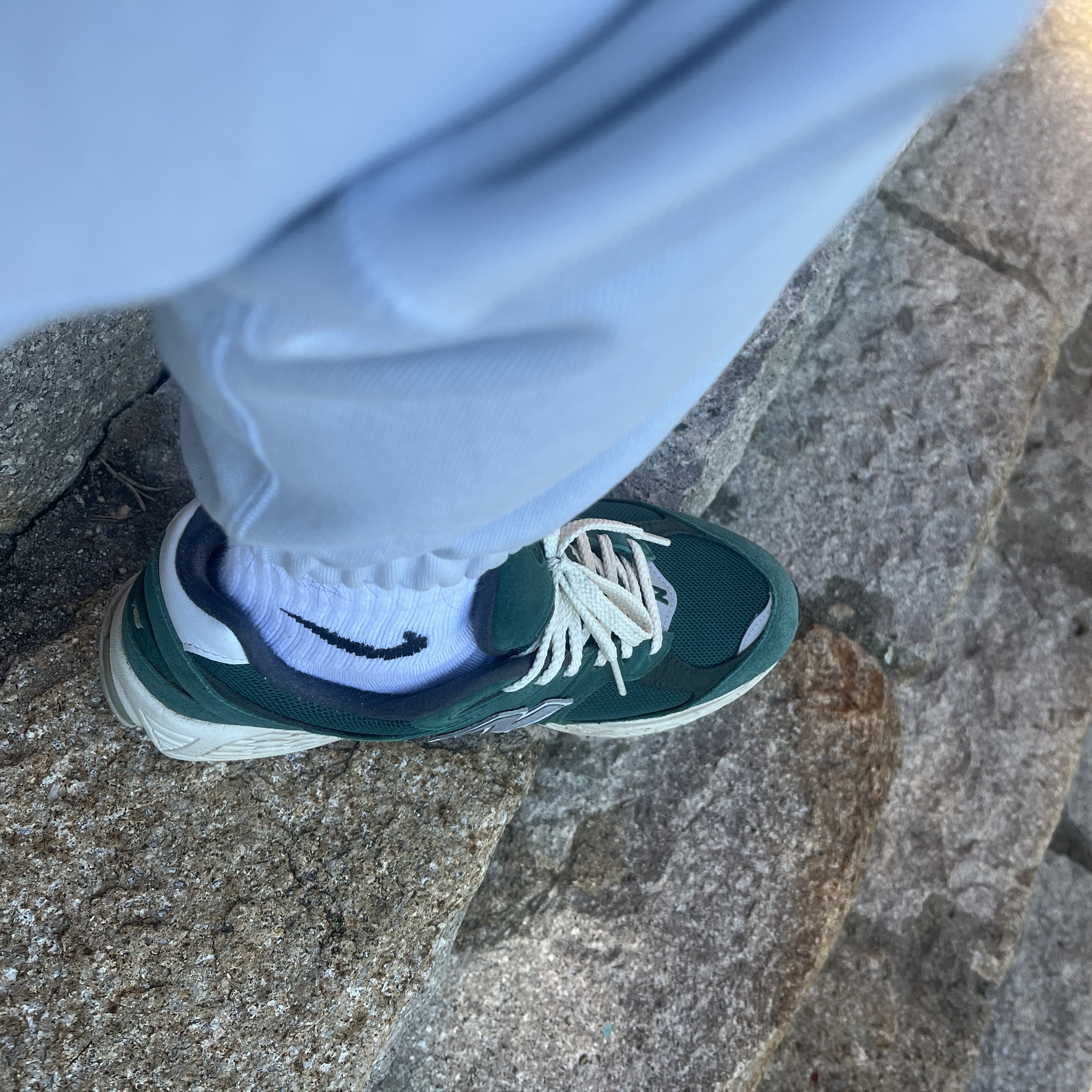 New Balance 2002R Nightwatch Green 착용 스타일