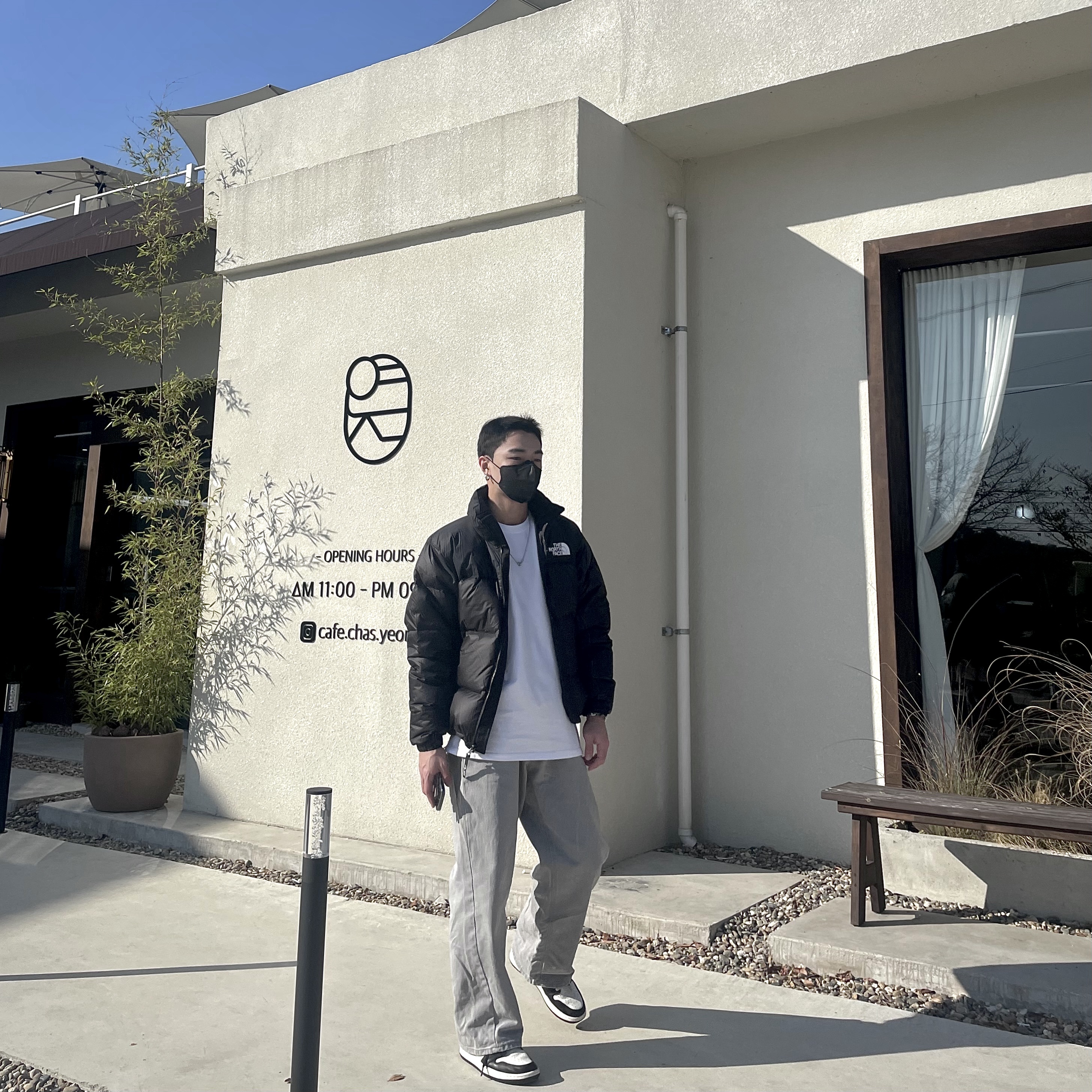 The North Face 1996 Eco Nuptse Jacket Black, Jordan 1 Retro High OG Black Mocha 착용 스타일 - 1
