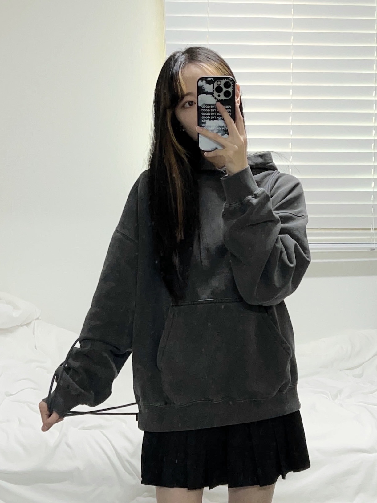 IAB Studio Pigment Hoodie & Sack Black 착용 스타일 - 3
