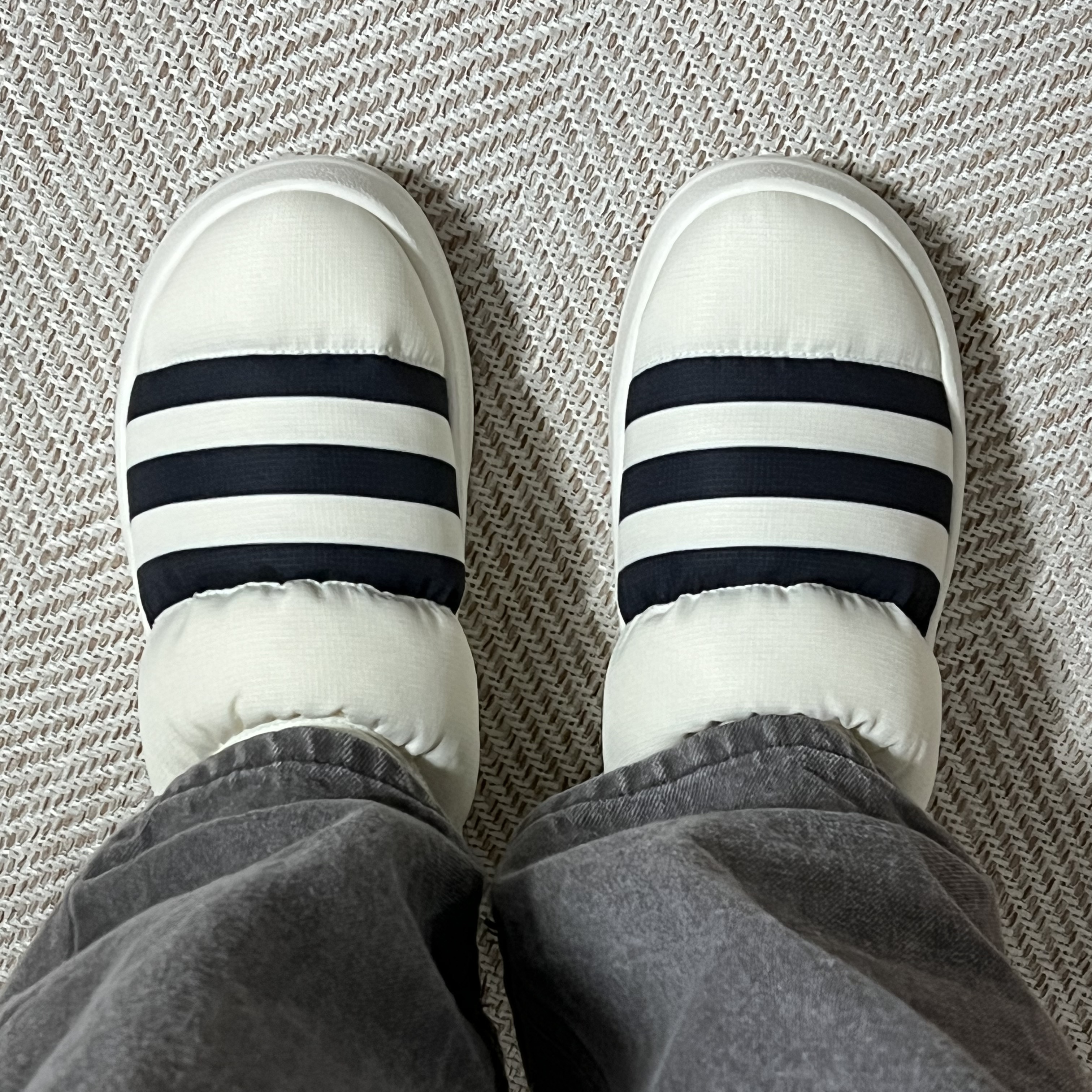 Adidas Puffylette Off White 착용 스타일 - 2