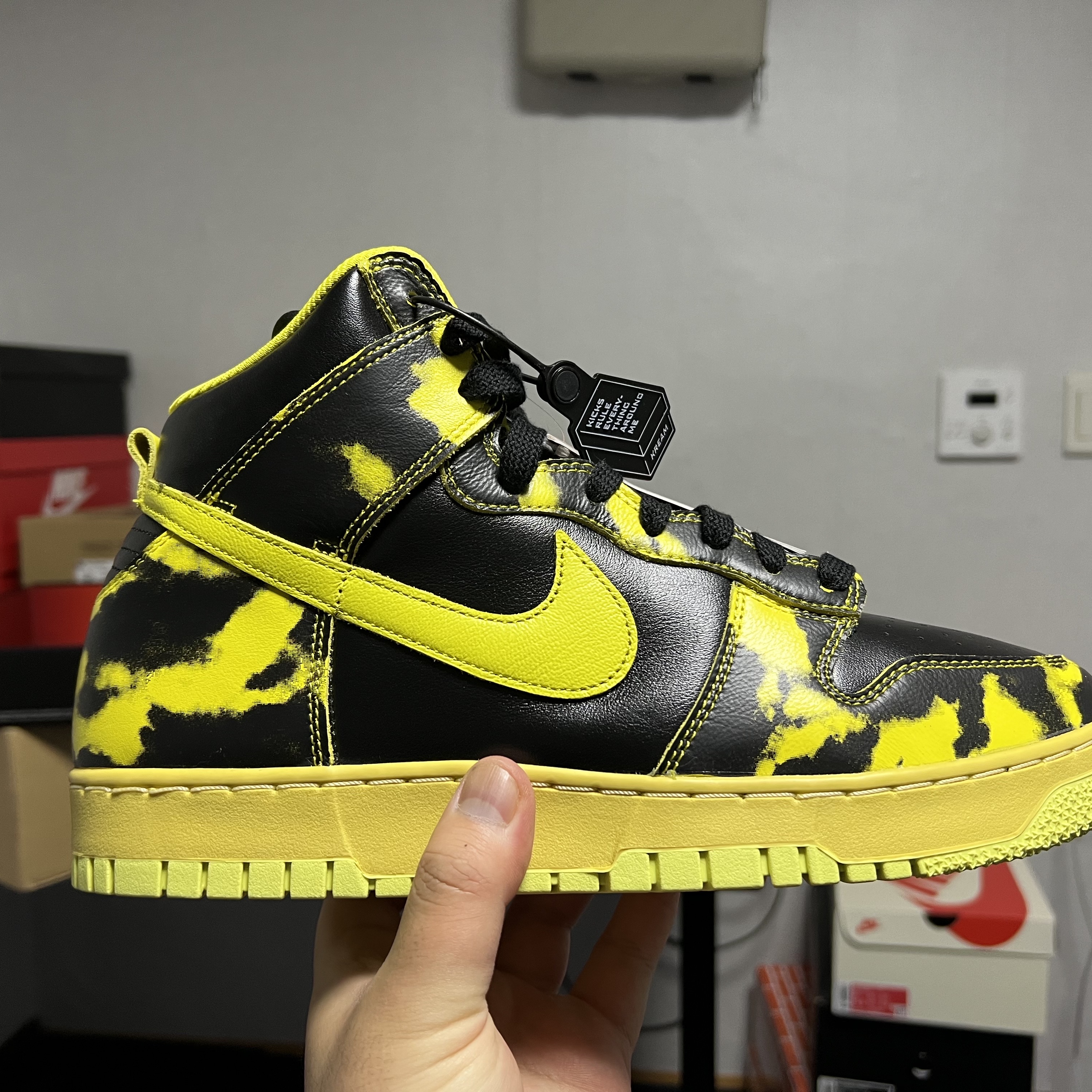 Nike Dunk High 1985 SP Yellow Acid Wash 착용 스타일 - 2