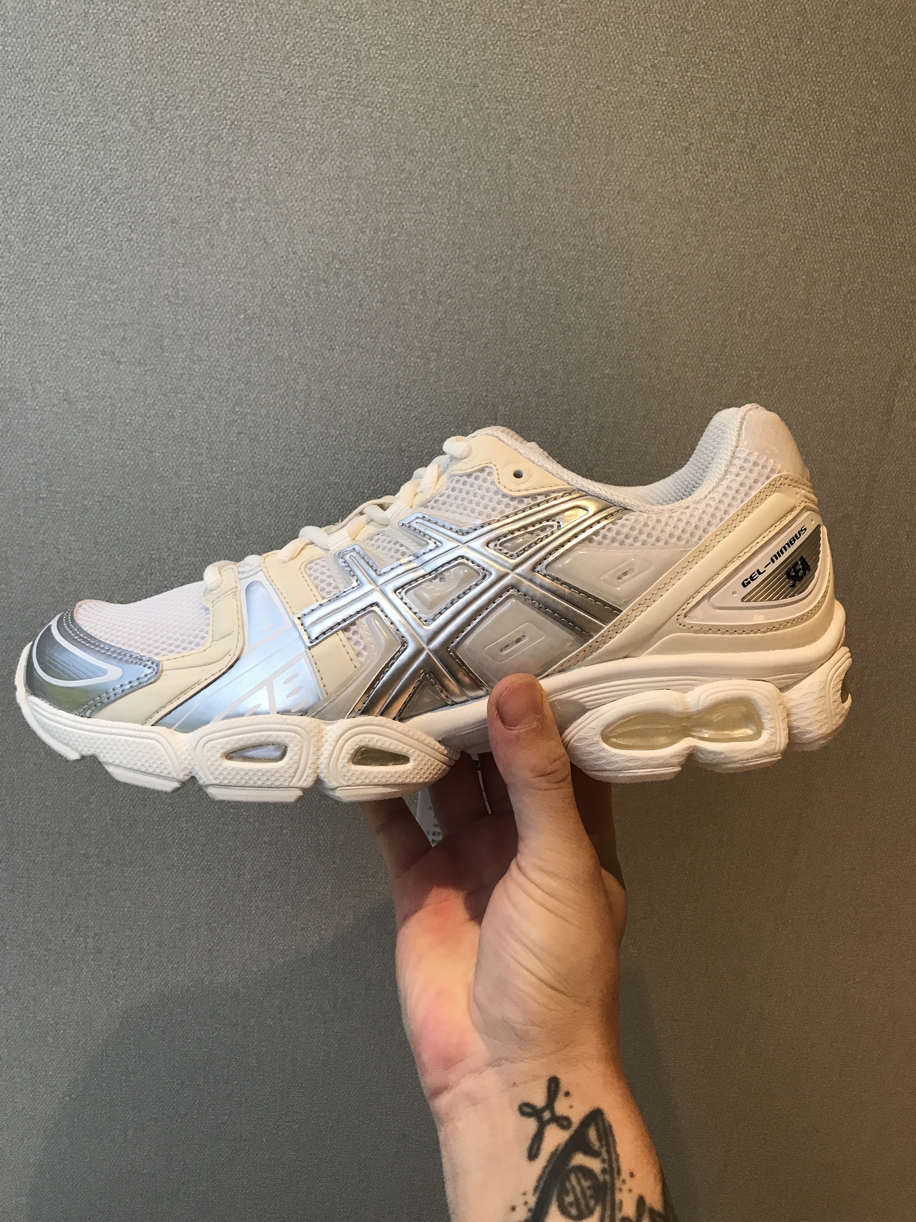 Asics x Wind and Sea Gel-Nimbus 9 White Pure Silver 착용 스타일 - 2