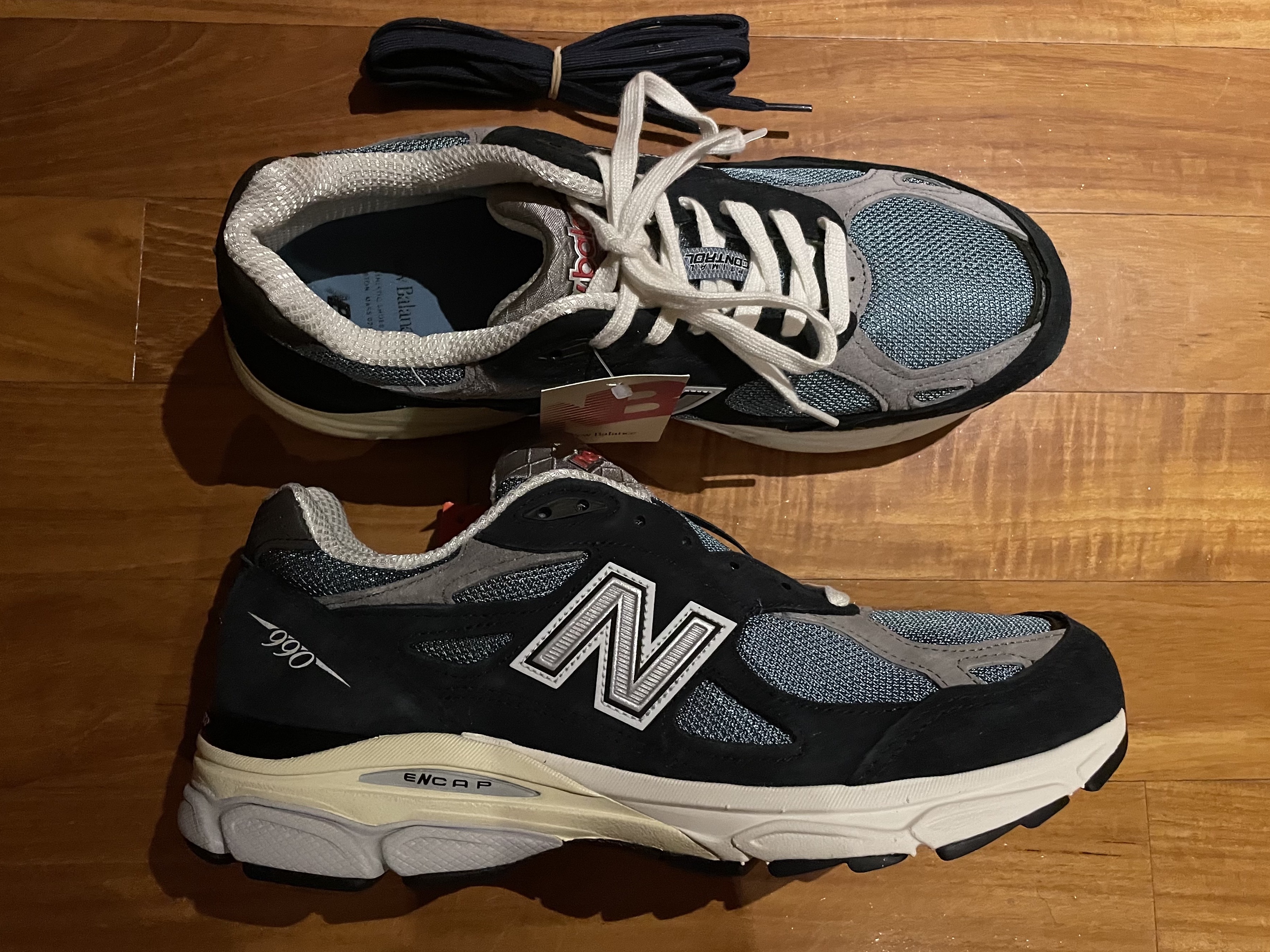 New Balance 990v3 Made in USA Navy Spring Tide, New Balance 990v1 Made in USA Incense Macadamia Nut 착용 스타일 - 2