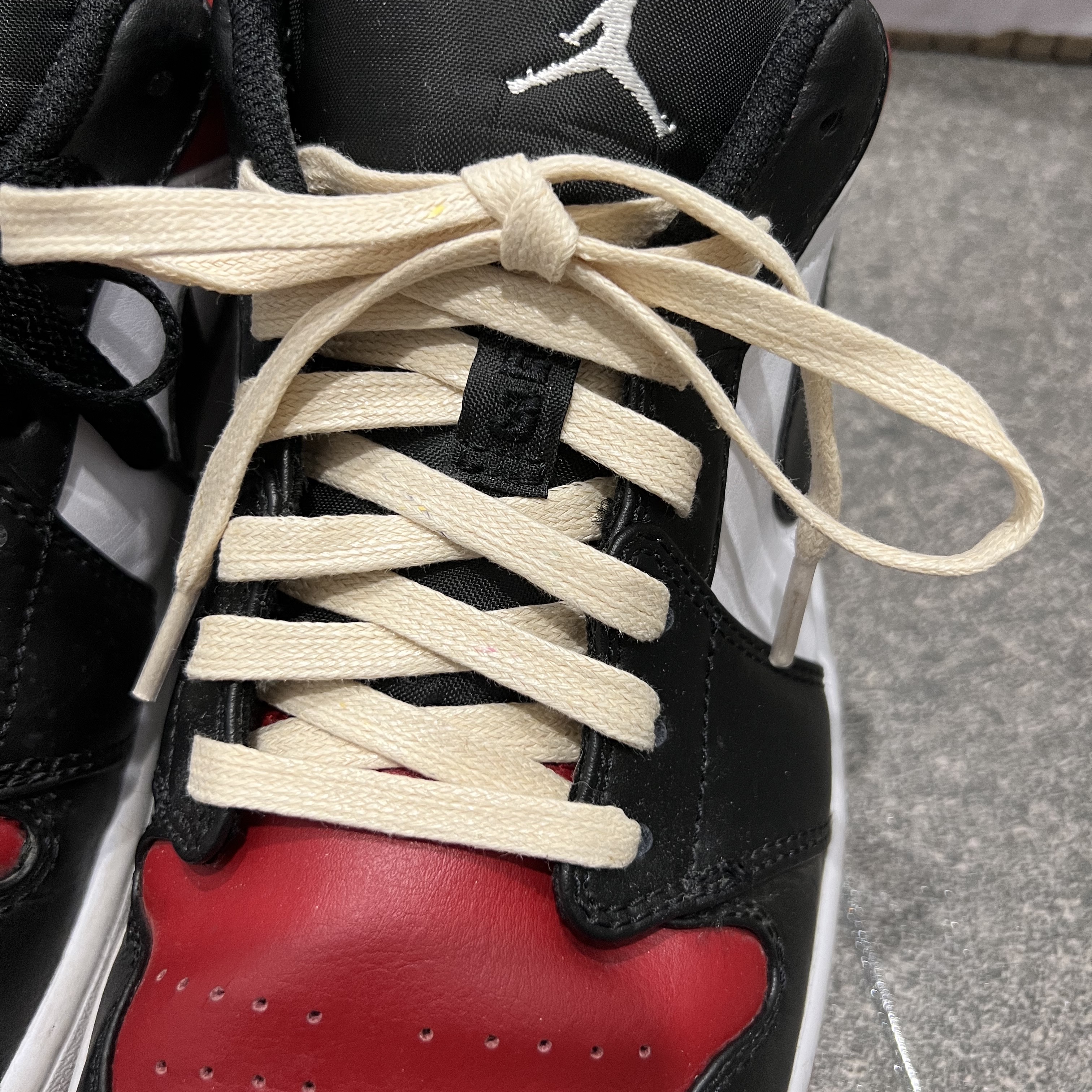 Jordan 1 Low Bred Toe 착용 스타일 - 2