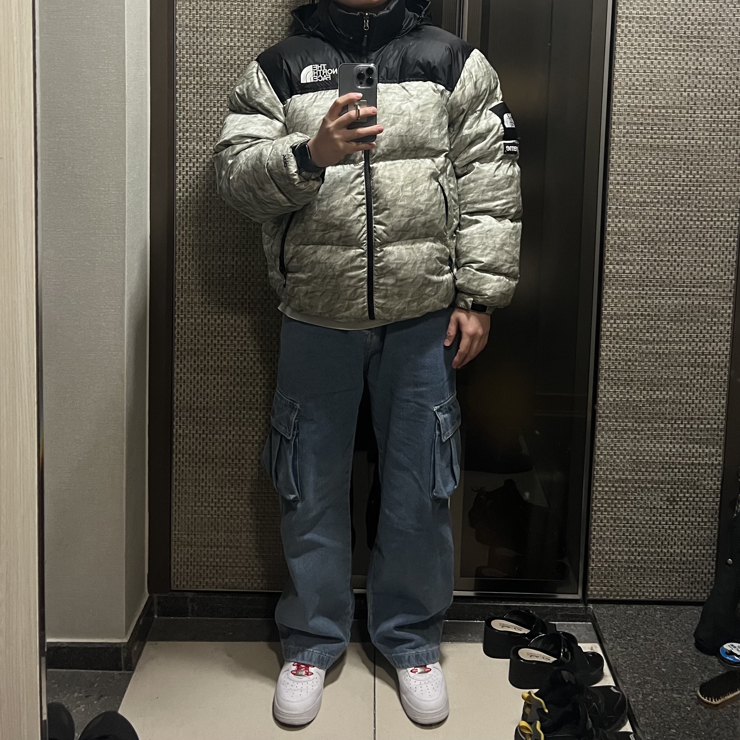 Supreme x The North Face Paper Print Nuptse Jacket - 19FW, Nike x Supreme Air Force 1 Low White 착용 스타일