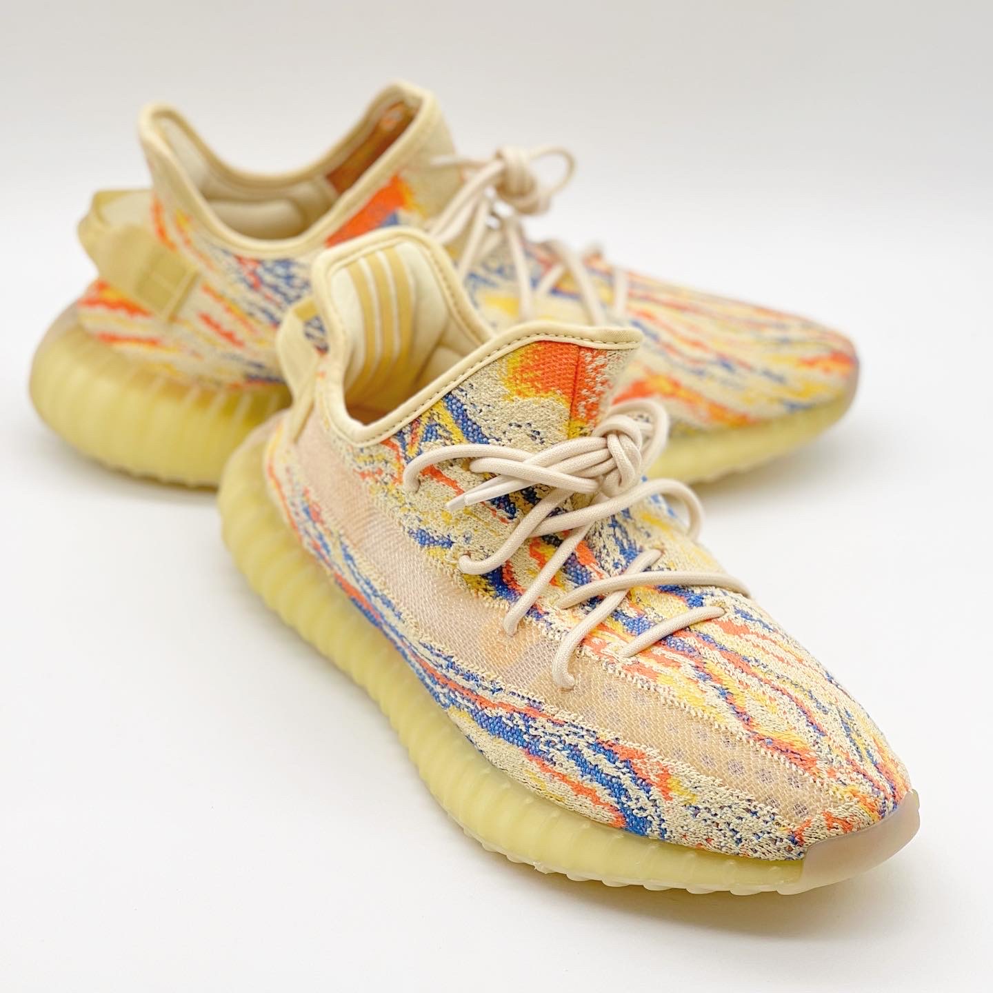 Adidas Yeezy Boost 350 V2 MX Oat 착용 스타일 - 2
