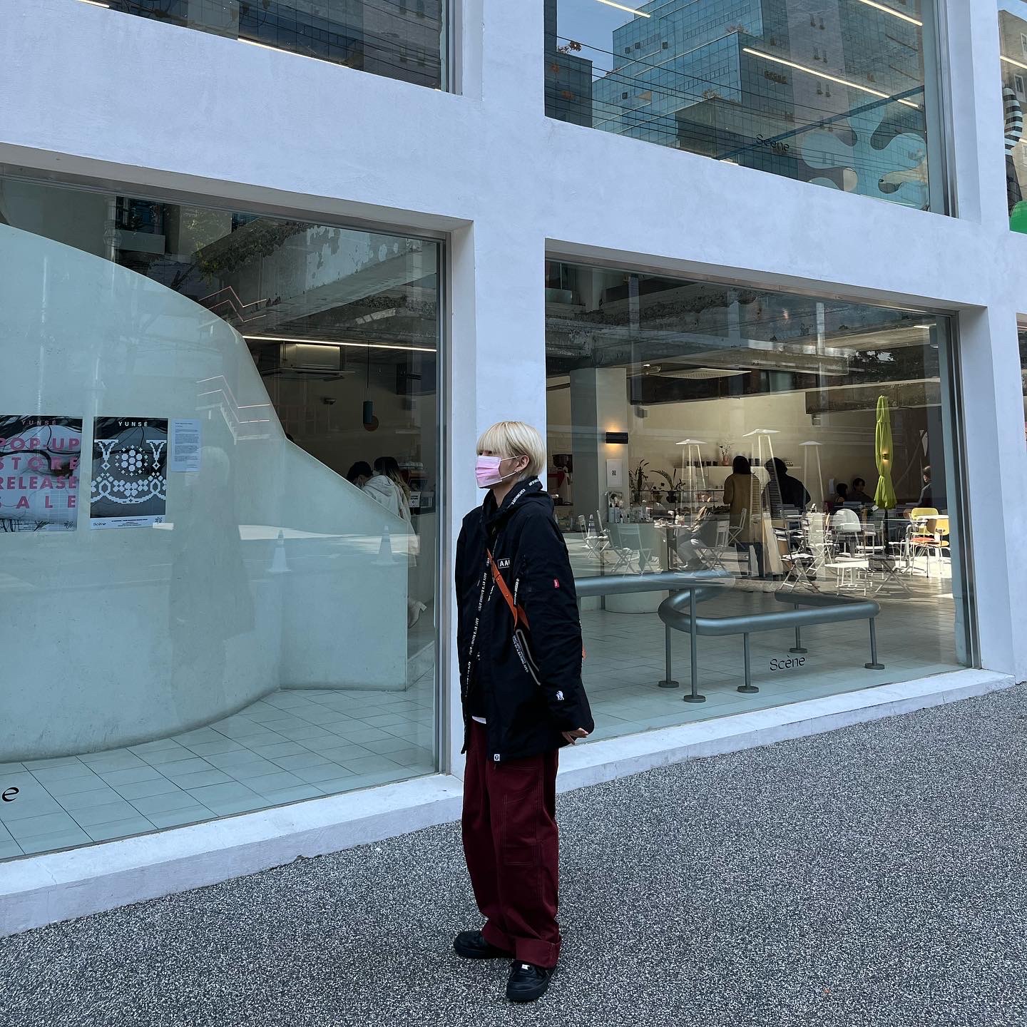 Bottega Veneta Lambskin Leather Cassette Tangerine, Nike Air Force 1 '07 Low Triple Black 착용 스타일