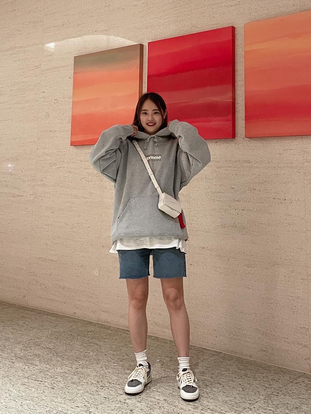 Supreme x Burberry Box Logo Hooded Sweatshirt Heather Grey - 22SS, Bottega Veneta Mini Leather Cassette White 착용 스타일 - 2