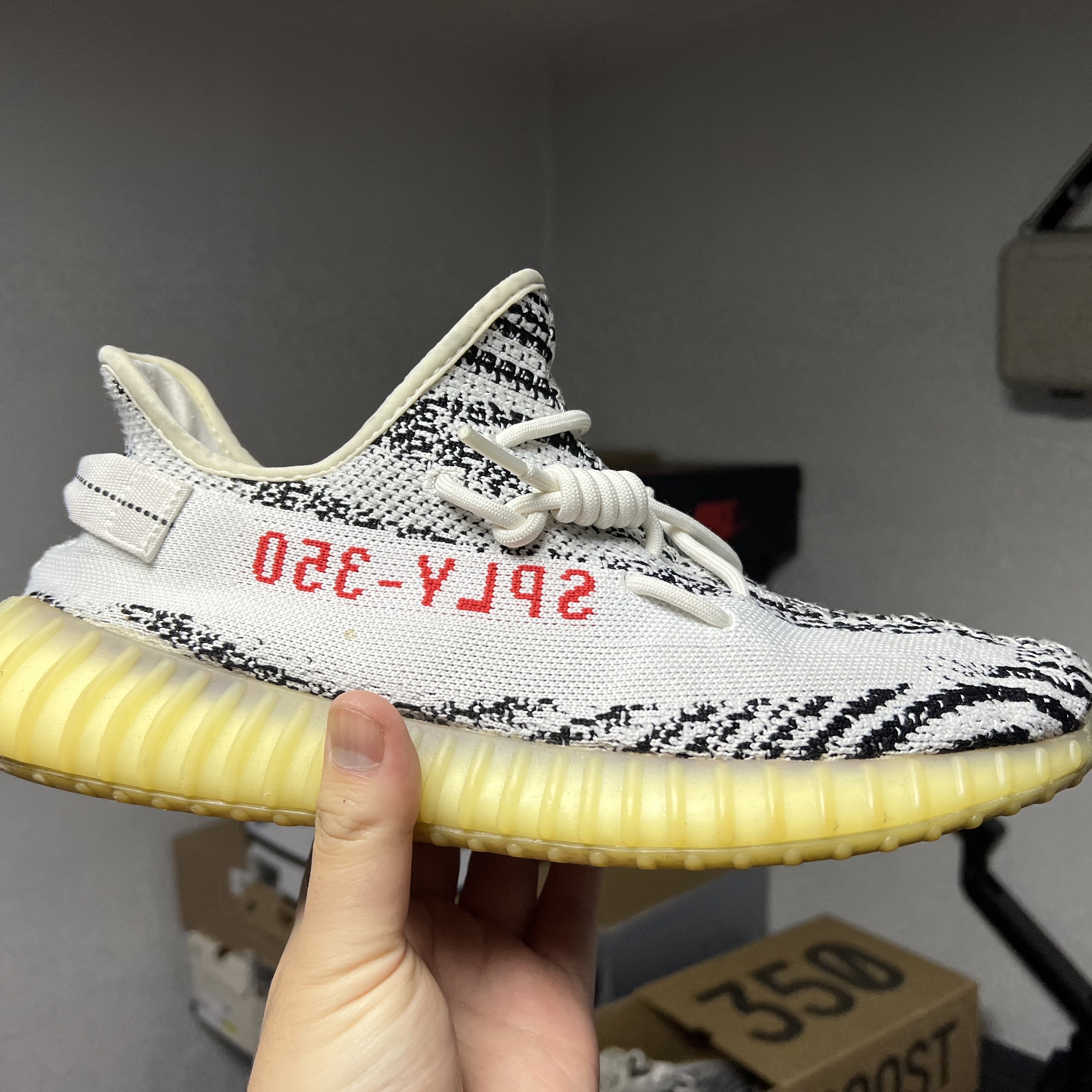 Adidas Yeezy Boost 350 V2 Zebra 2017/2019/2020 착용 스타일 - 2