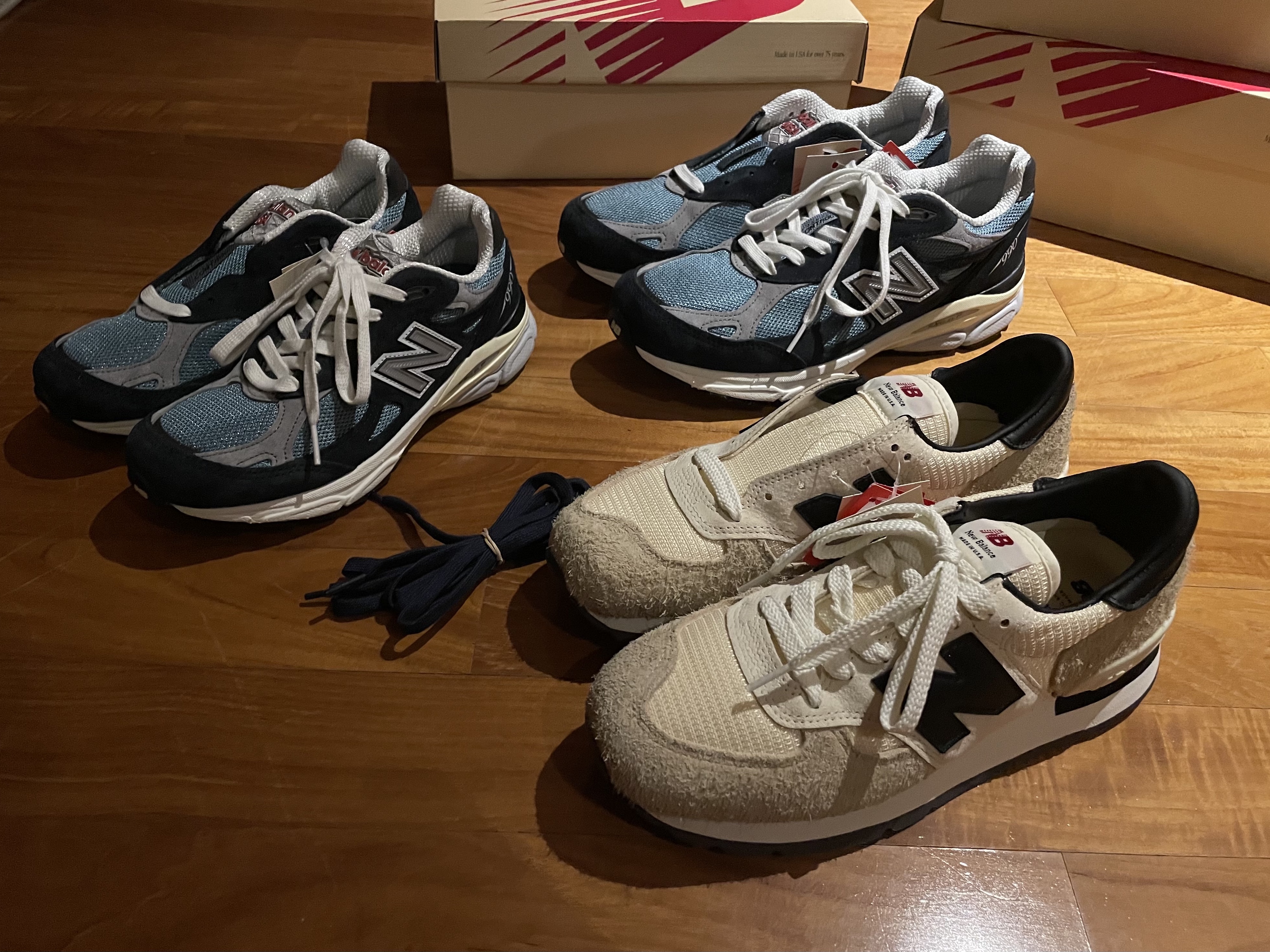 New Balance 990v3 Made in USA Navy Spring Tide, New Balance 990v1 Made in USA Incense Macadamia Nut 착용 스타일 - 1