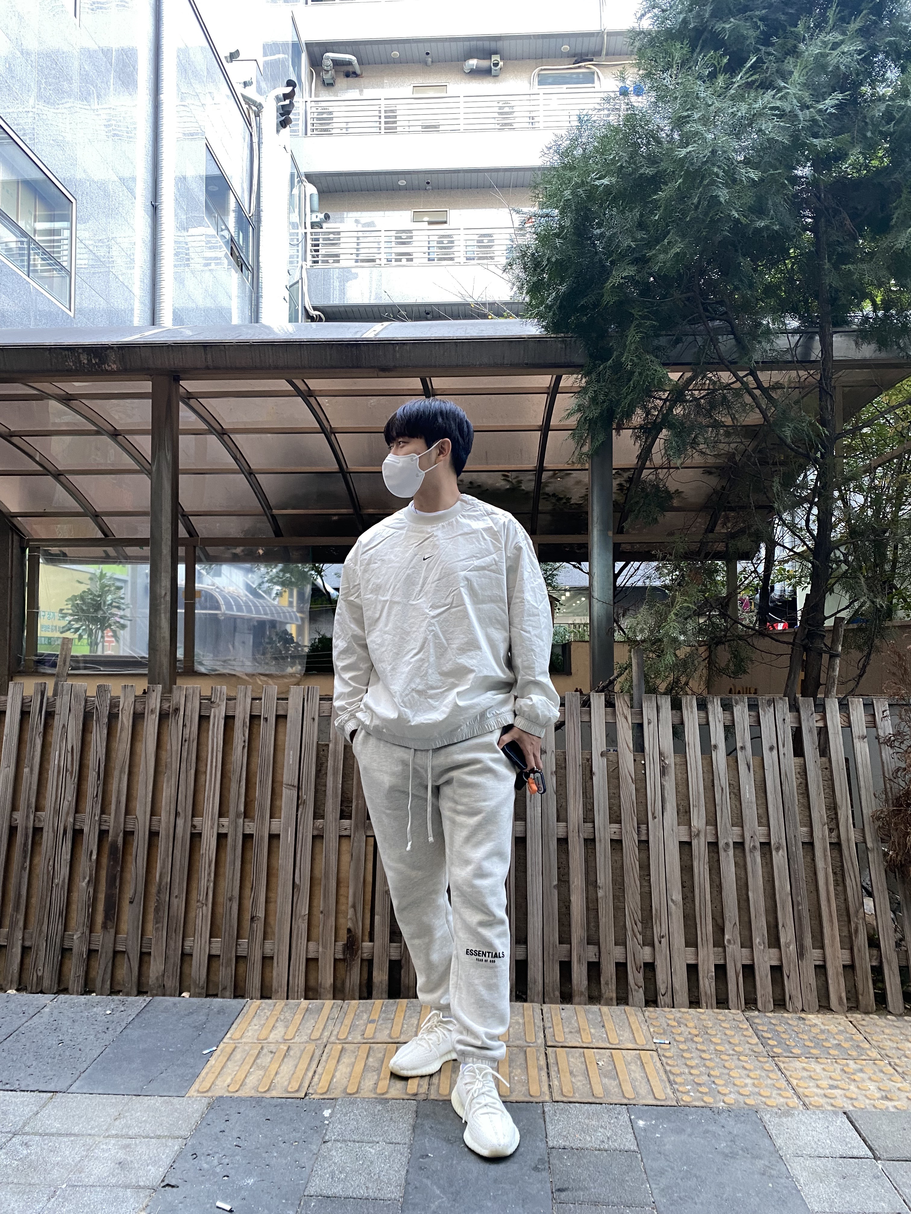 Essentials The Core Collection Sweatpants Light Oatmeal, Adidas Yeezy Boost 350 V2 Bone 착용 스타일