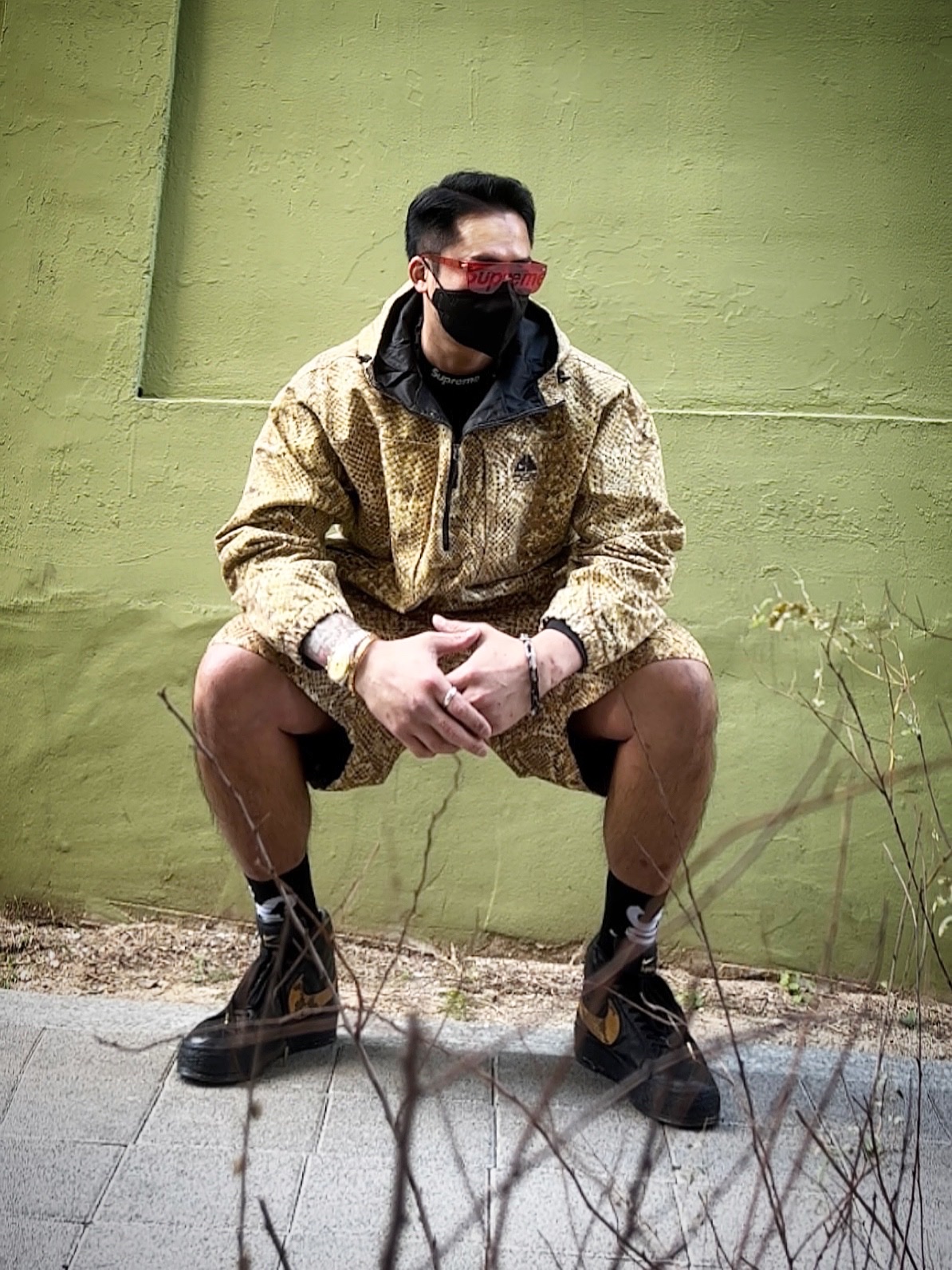 Supreme x Nike ACG Denim Pullover Gold Snakeskin - 22FW, Supreme x Nike ACG Jersey Black - 22FW 착용 스타일 - 4