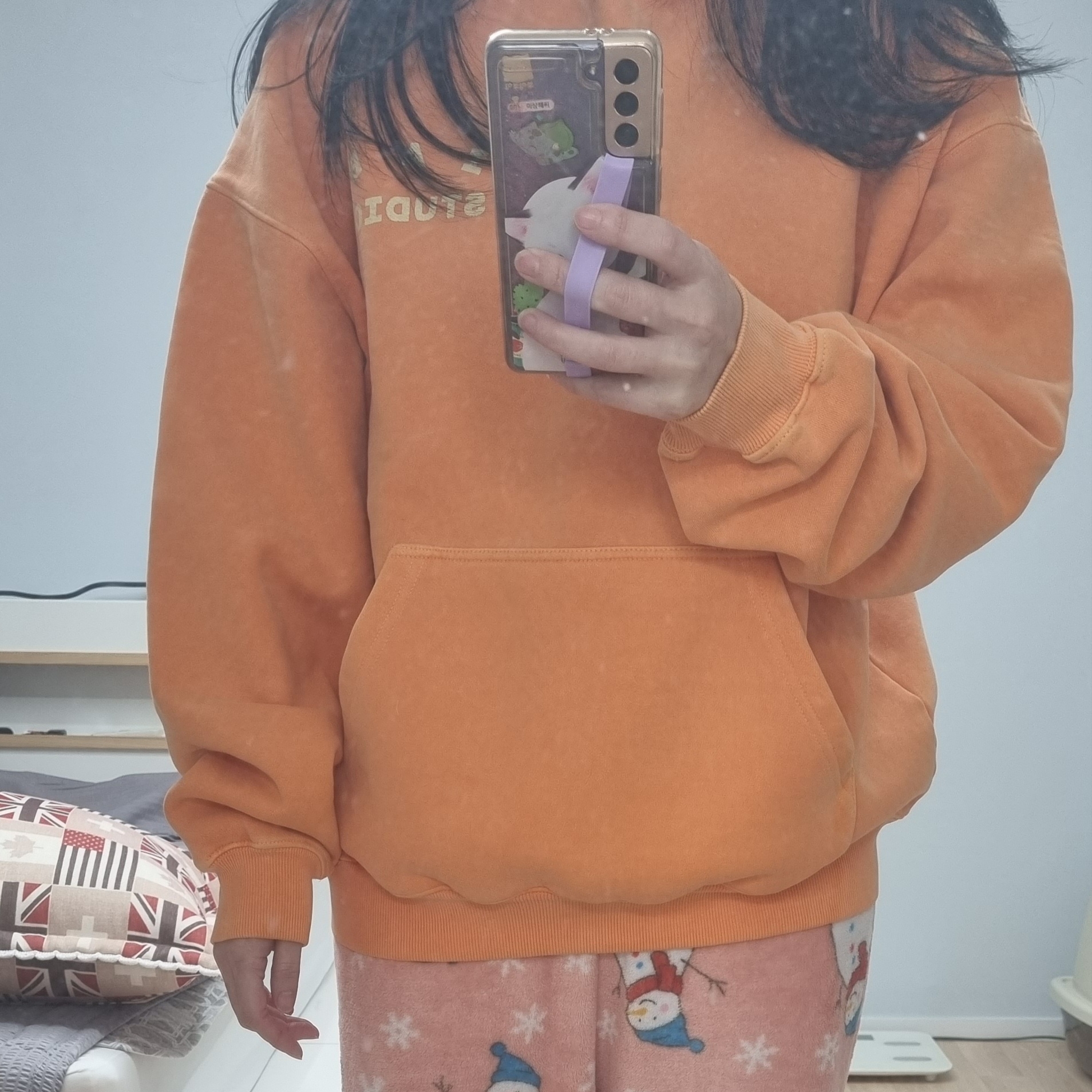 IAB Studio Pigment Hoodie & Sack Salmon 착용 스타일
