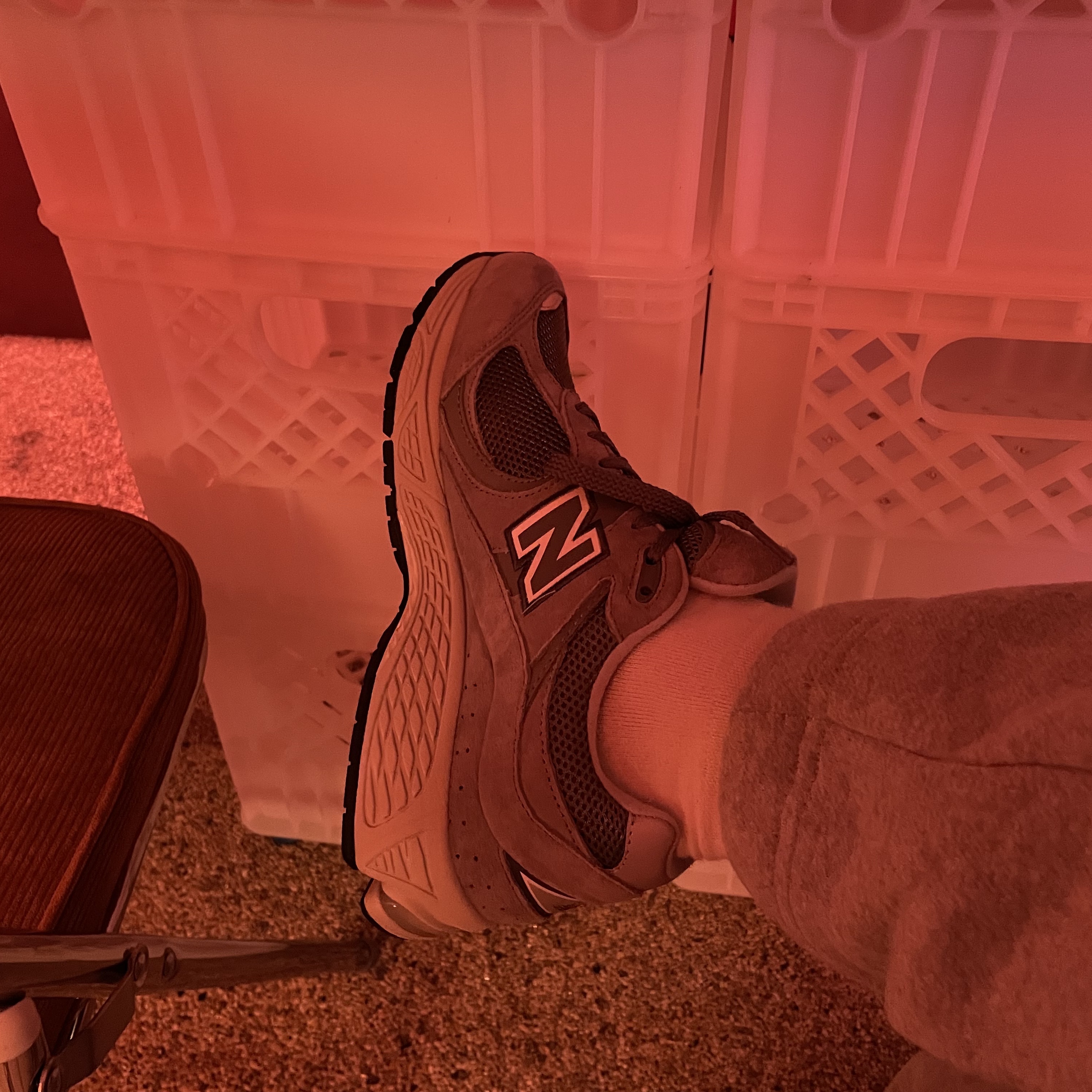 New Balance 2002R Grey 착용 스타일