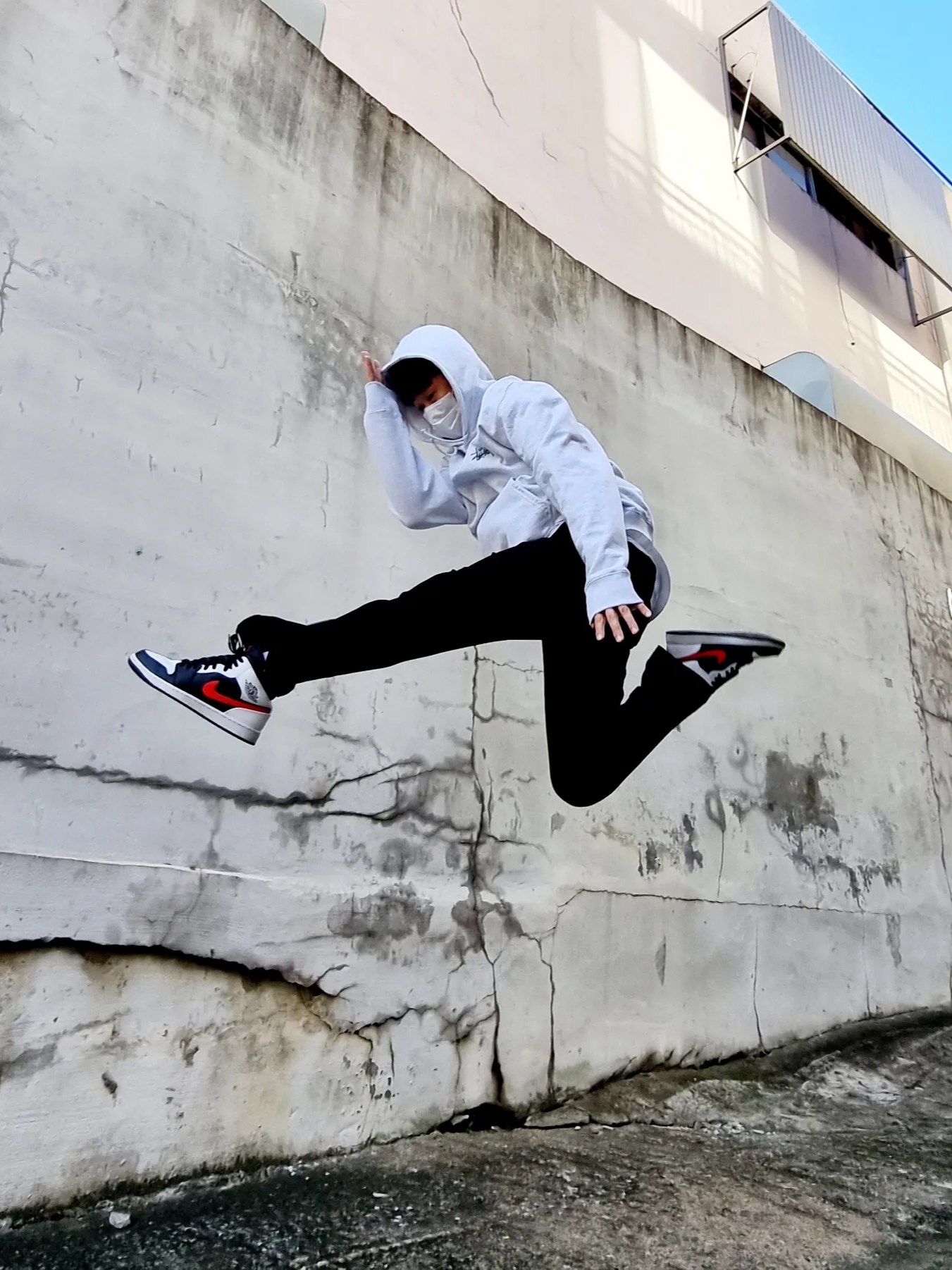 Jordan 1 Mid Black Chile Red, Stussy Basic Stussy Hoodie Ash Heather 2022 착용 스타일 - 1