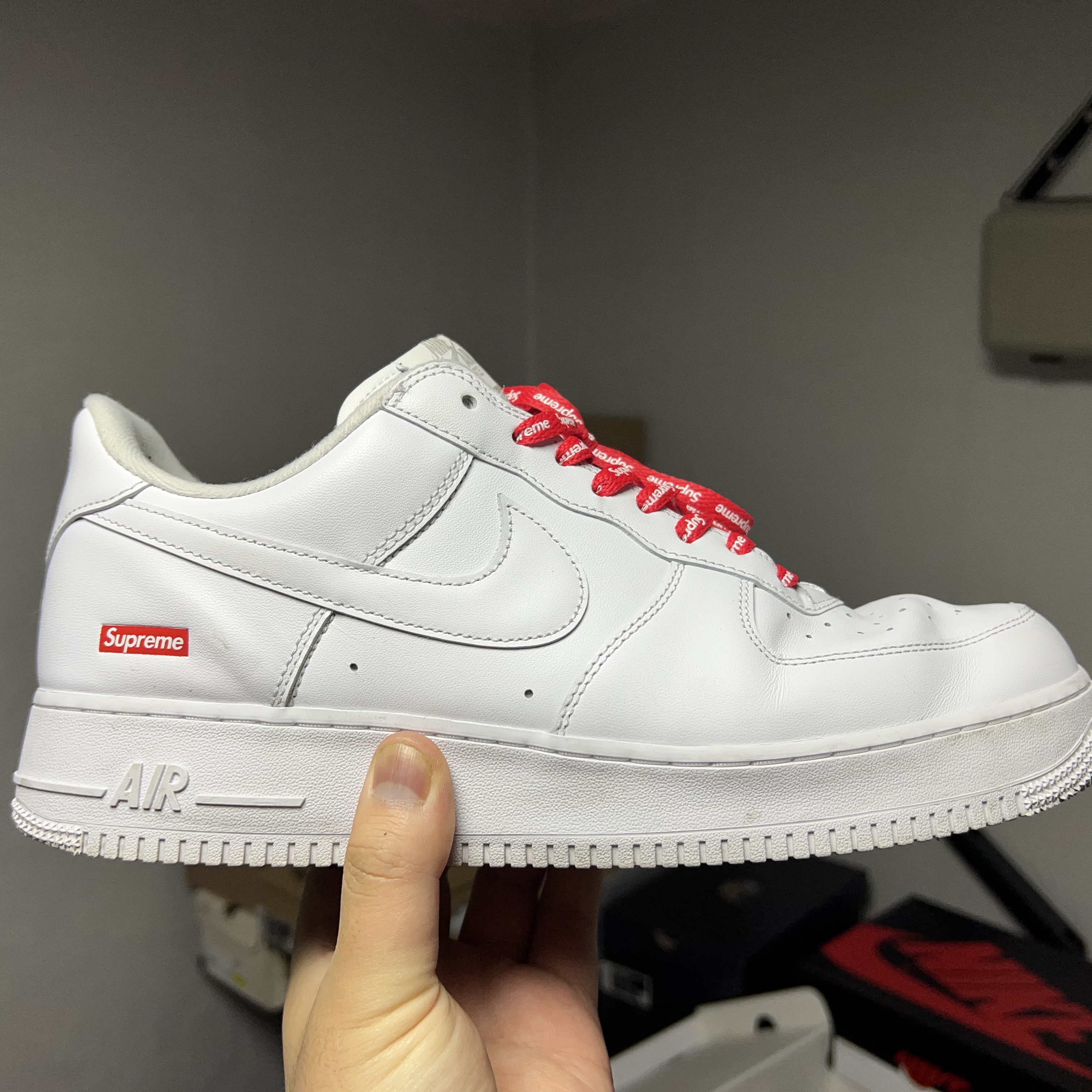 Nike x Supreme Air Force 1 Low White 착용 스타일 - 2