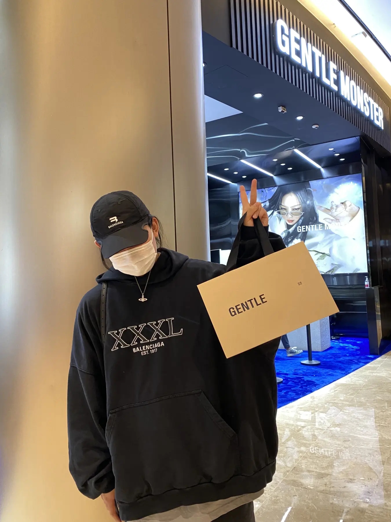 Balenciaga X-Pander Sneakers Grey Black White, Balenciaga 3XL Hoodie Large Fit Black 착용 스타일 - 2
