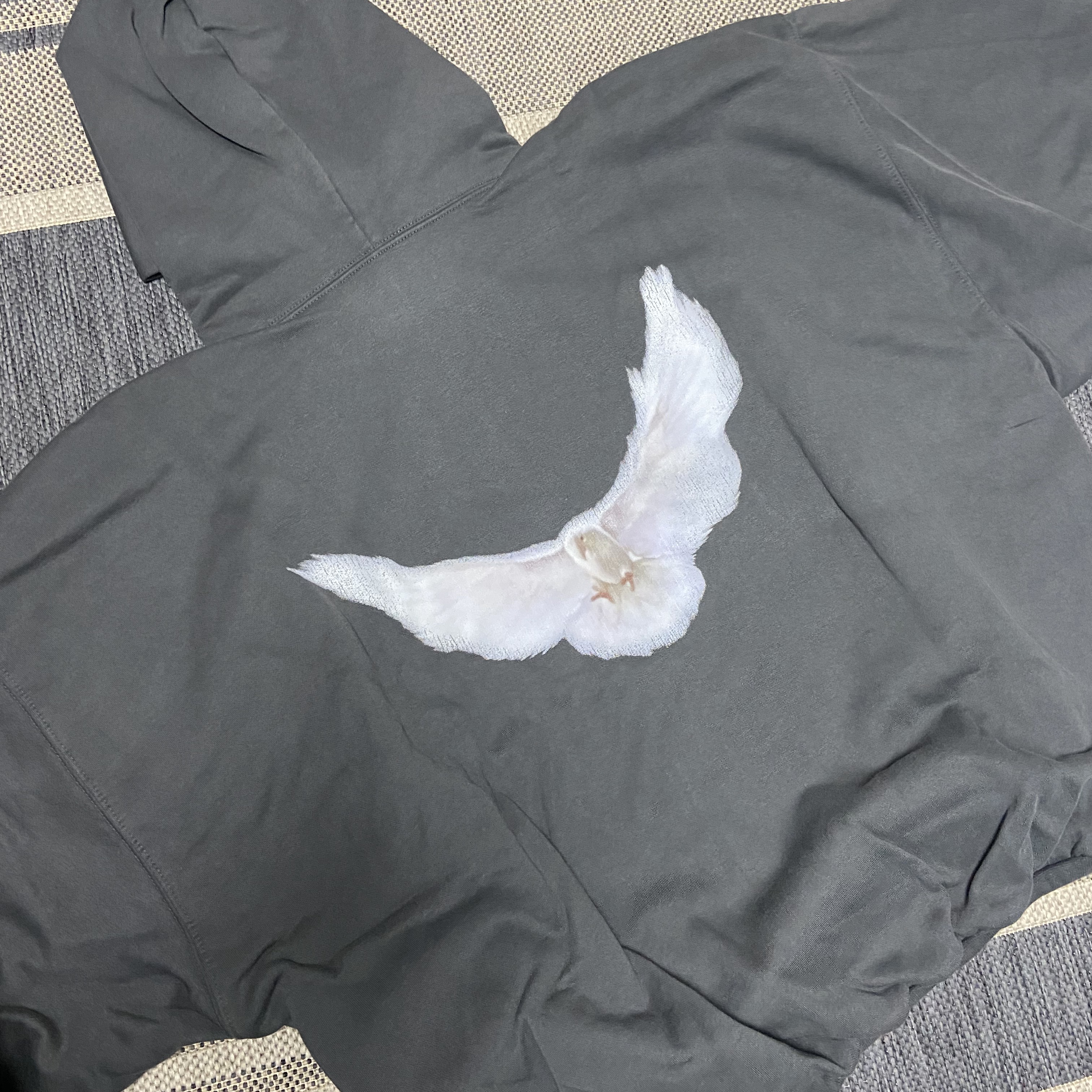 Yeezy Gap Engineered By Balenciaga Dove Hoodie Black 착용 스타일 - 1