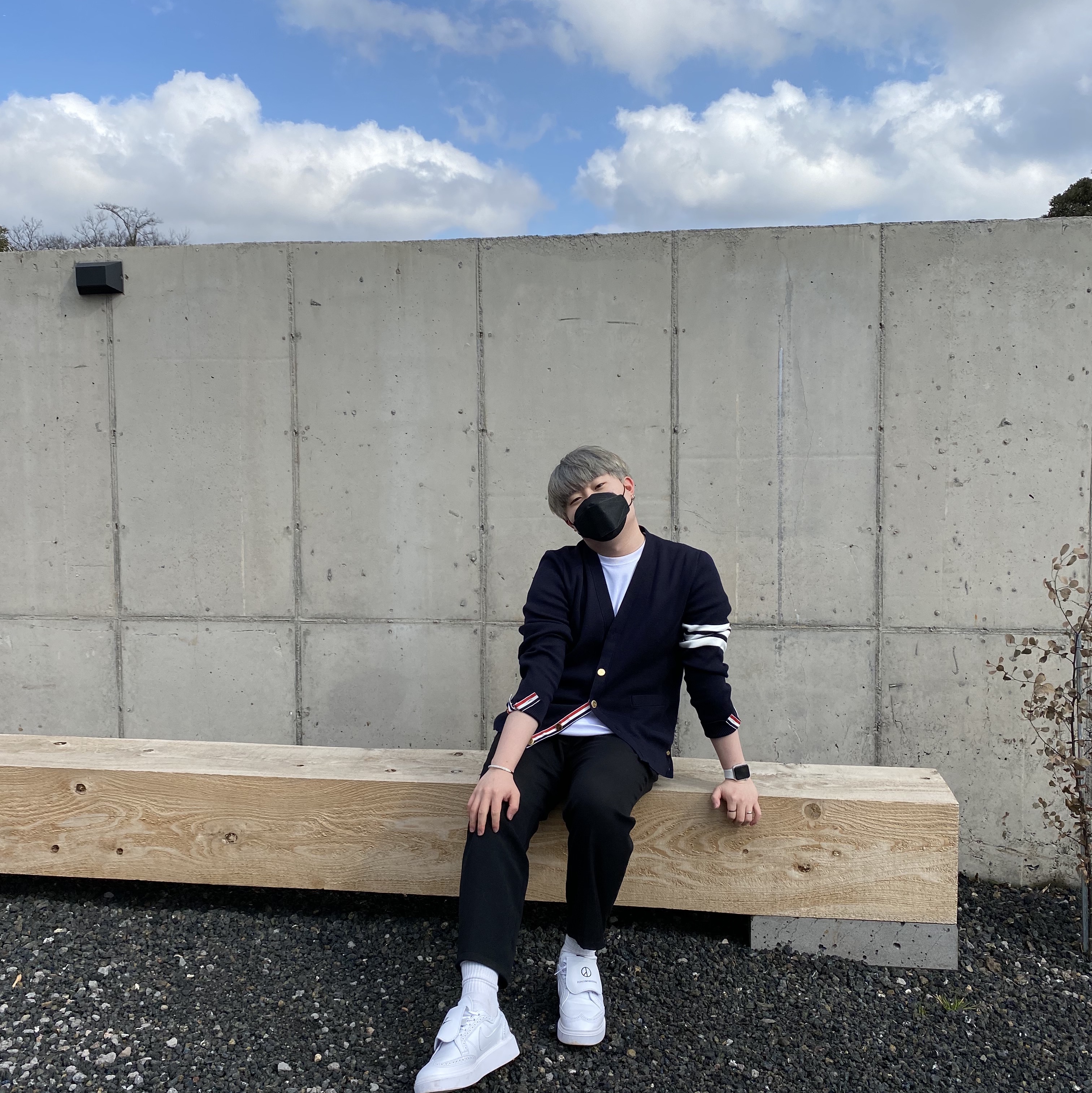 Thom Browne Milano Stitch 4-Bar Cardigan Navy, Nike x Peaceminusone Kwondo1 White 착용 스타일 - 2