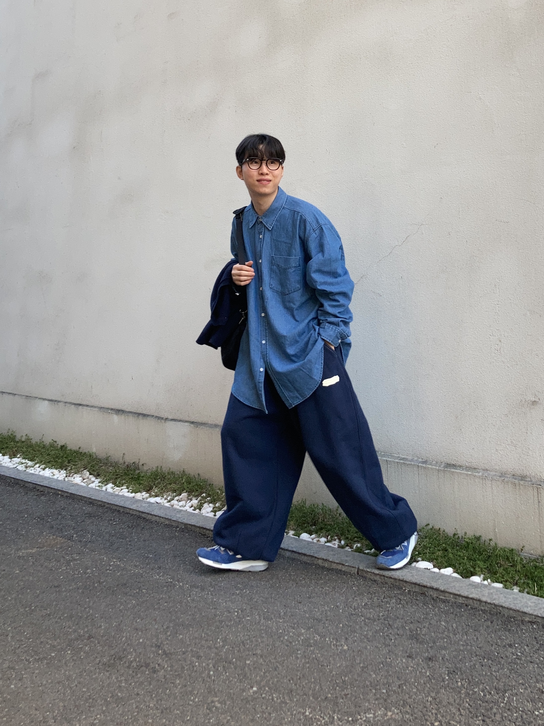 New Balance 1600 Deep Blue Grey 착용 스타일 - 1