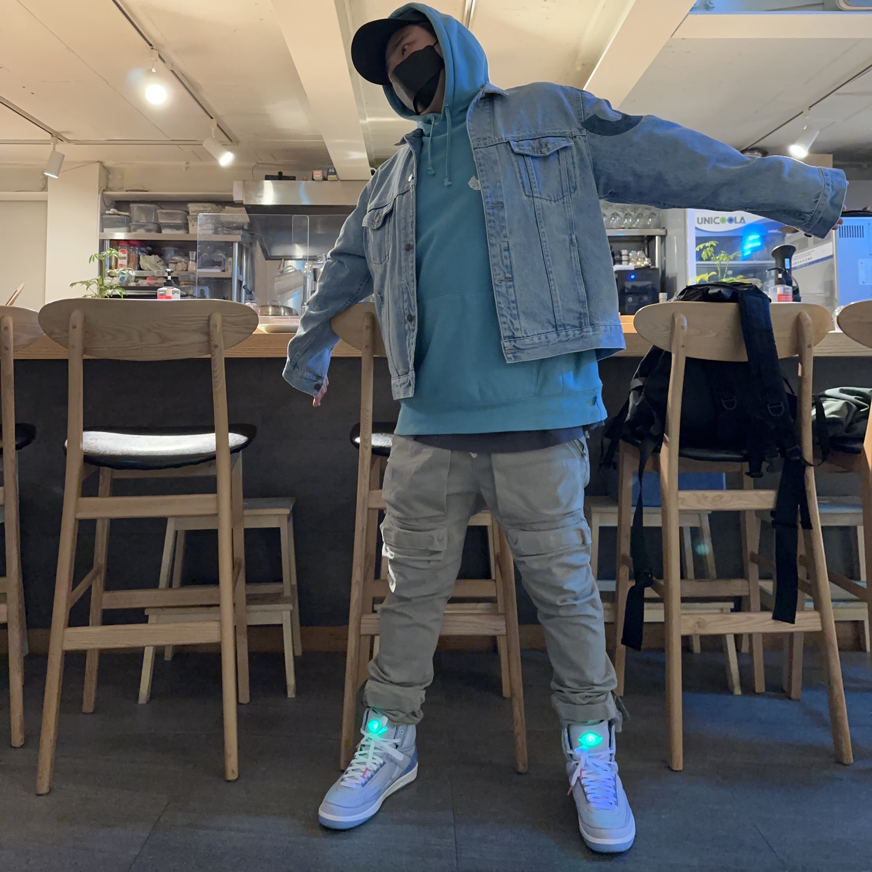 Supreme Inset Logo Denim Trucker Jacket Washed Blue - 22SS, Supreme Swarovski S Logo Hooded Sweatshirt Light Aqua - 21SS 착용 스타일