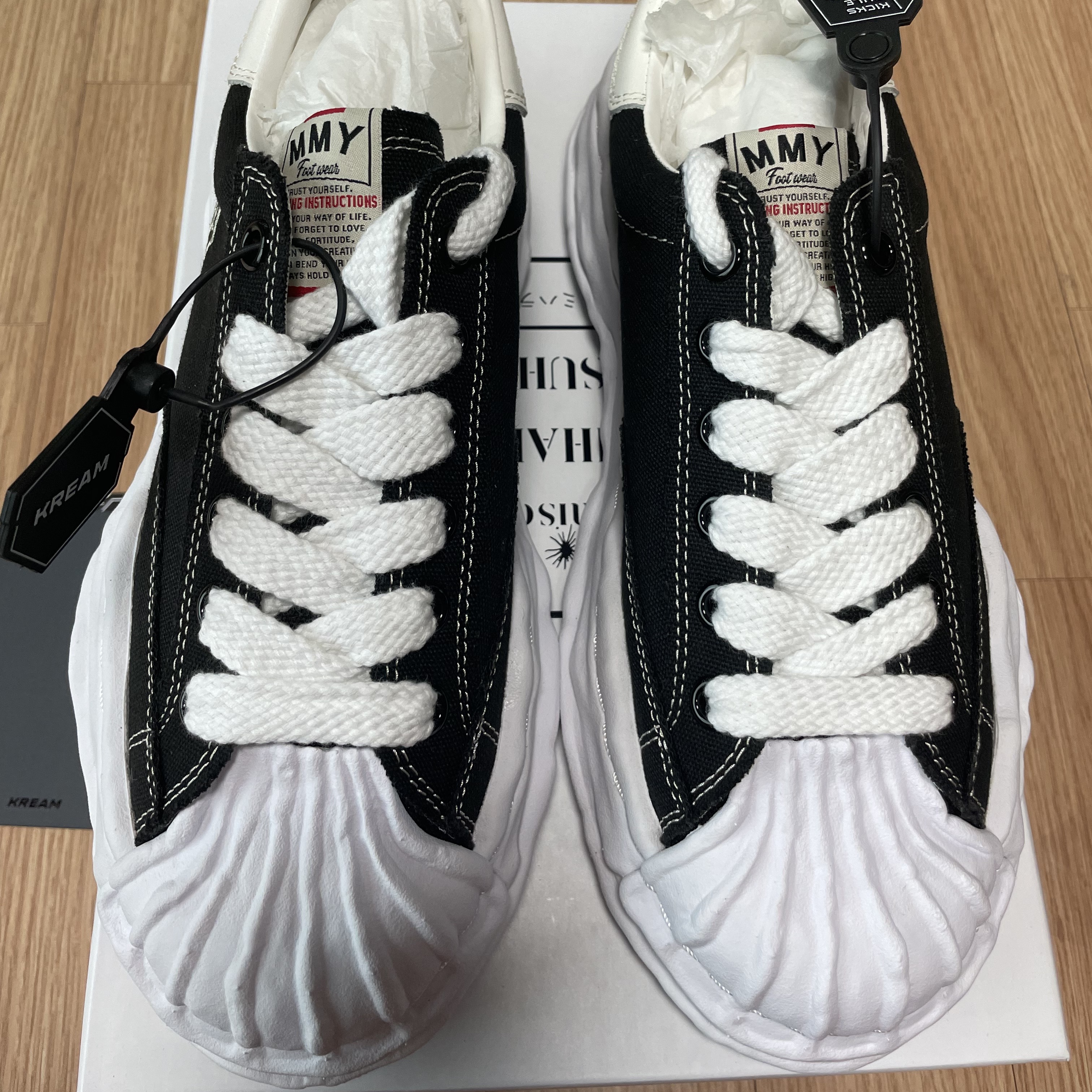 Maison Mihara Yasuhiro Blakey OG Sole Canvas Low-top Sneakers Black White 착용 스타일