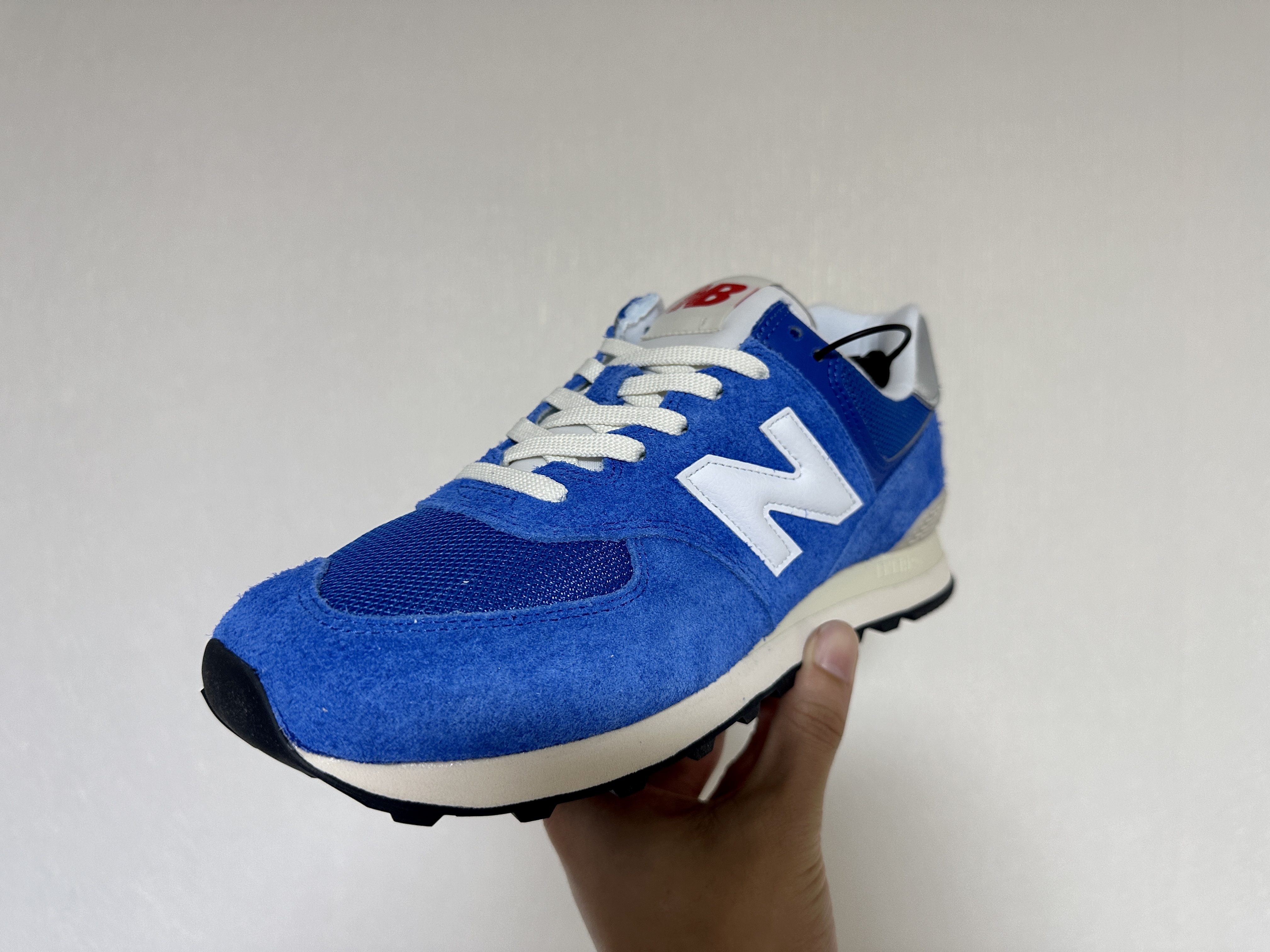 New Balance 574 Heritage Blue White 착용 스타일 - 2