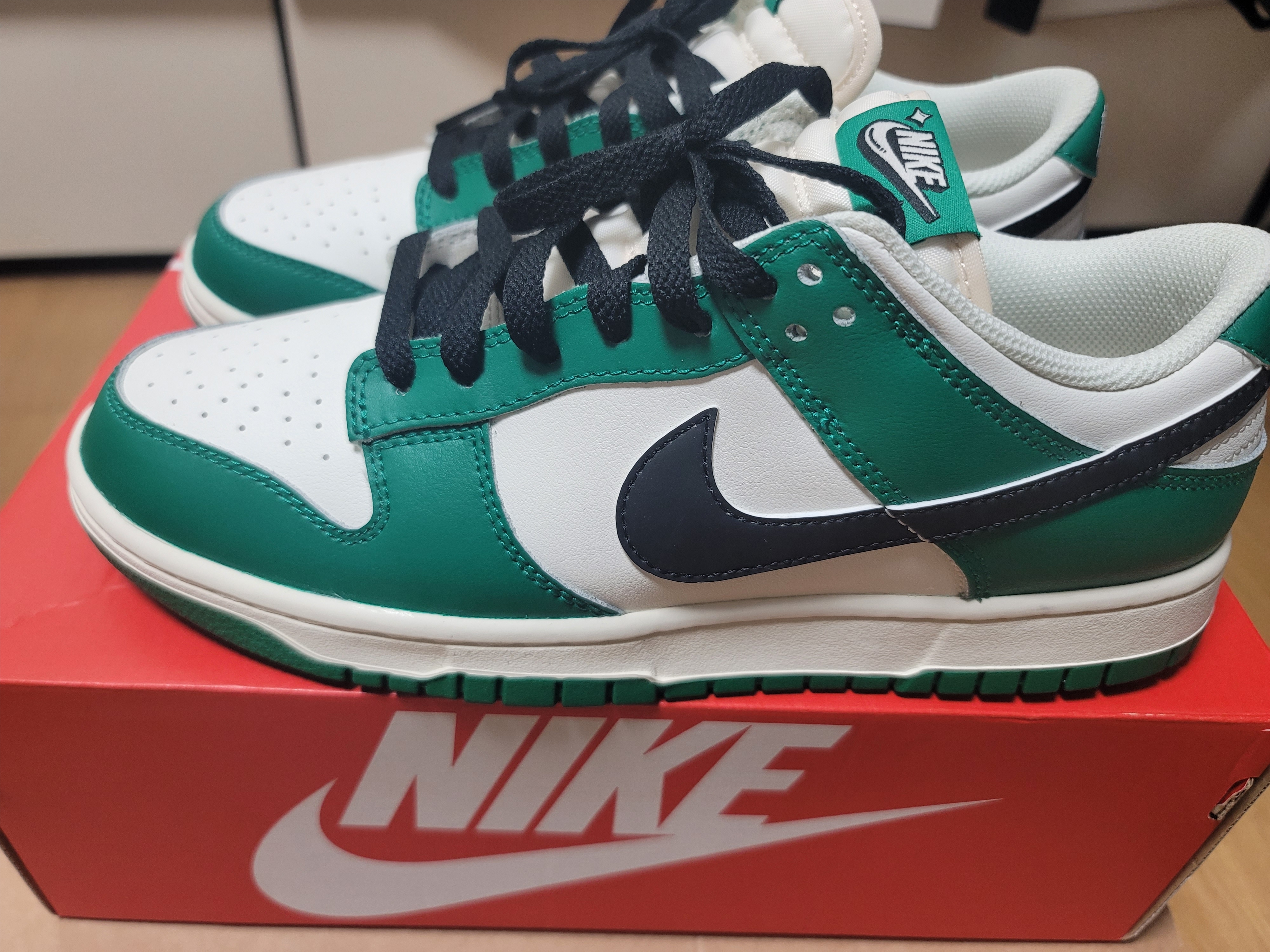 Nike Dunk Low Retro SE Jackpot Malachite 착용 스타일
