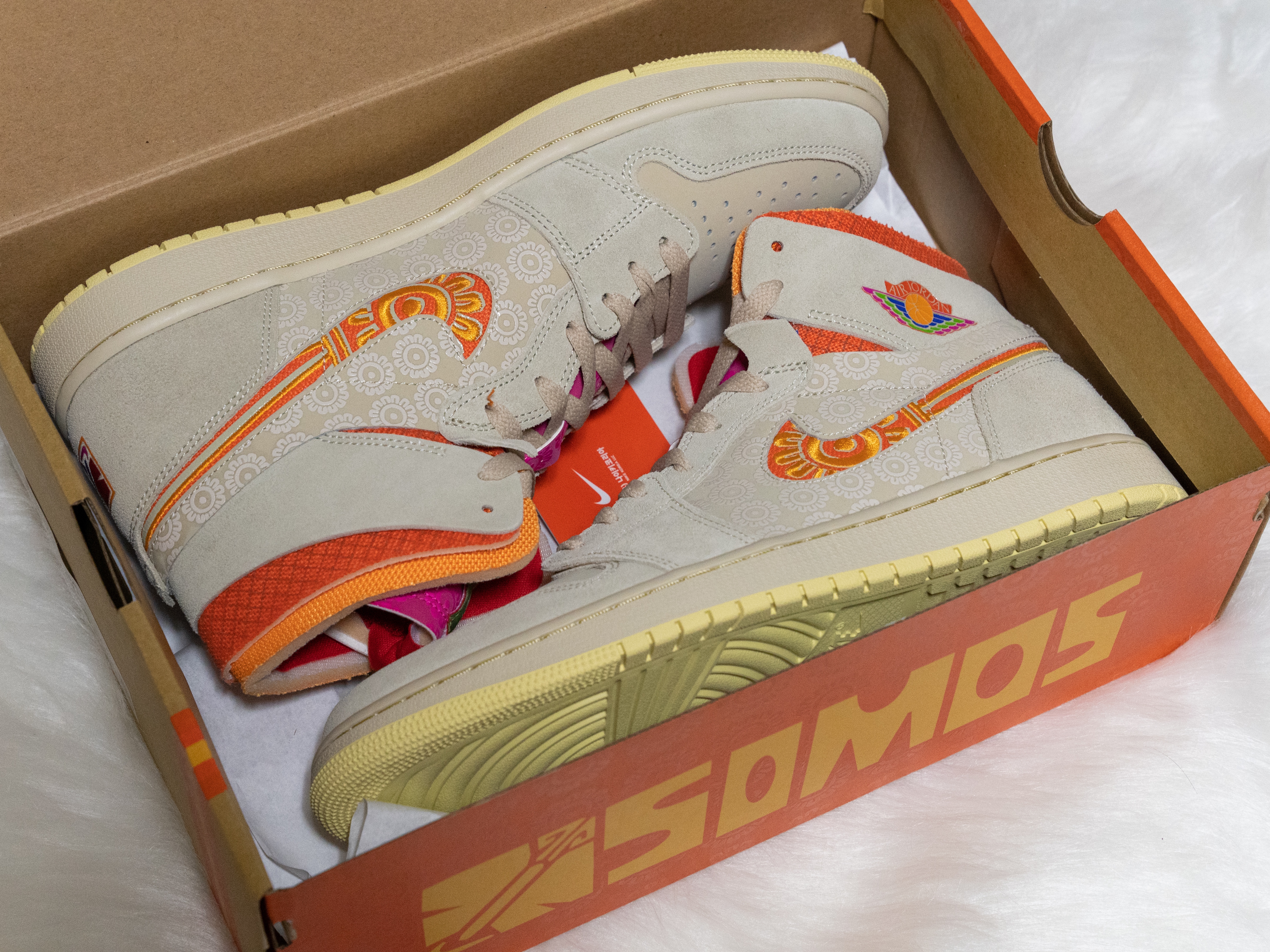 Jordan 1 Zoom Air CMFT Somos Familia Dia De Muertos 착용 스타일 - 3