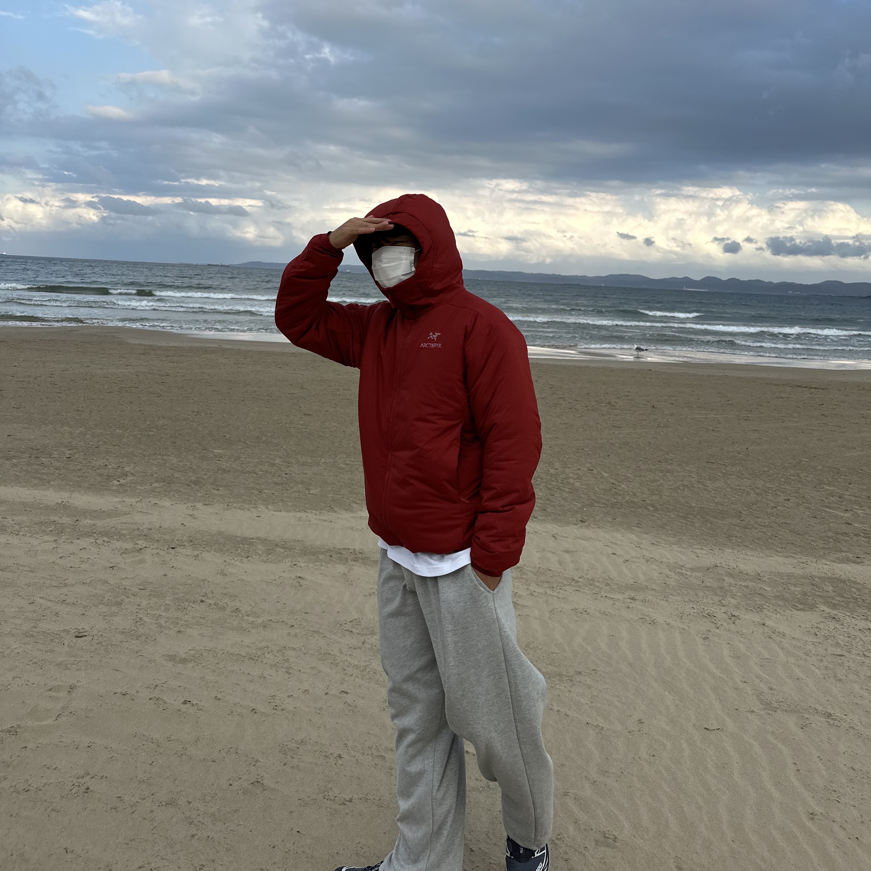 Arc'teryx Atom AR Hoody Black, Salomon x DSM XT-6 Black 착용 스타일
