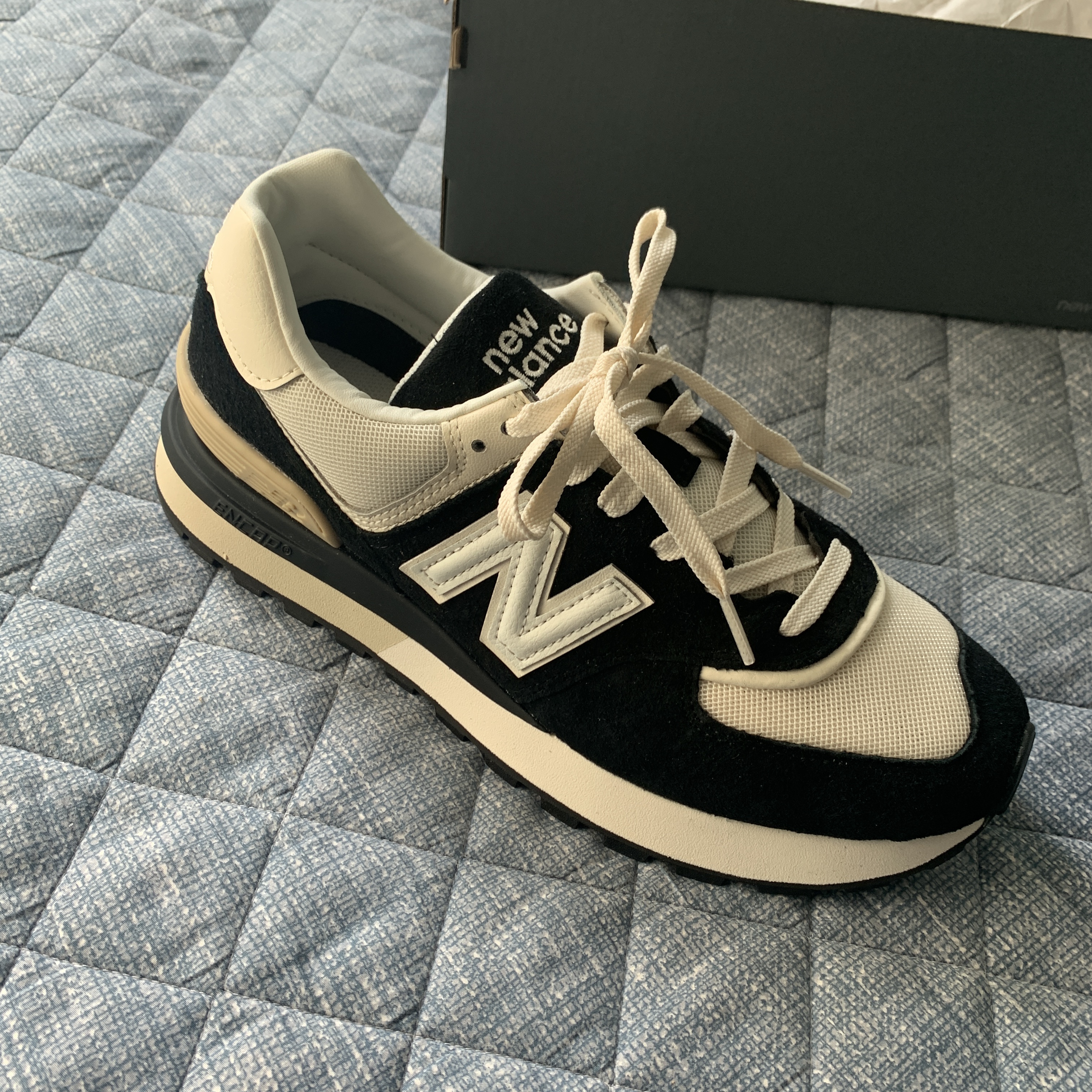 New Balance 574 Legacy Black Angora 착용 스타일