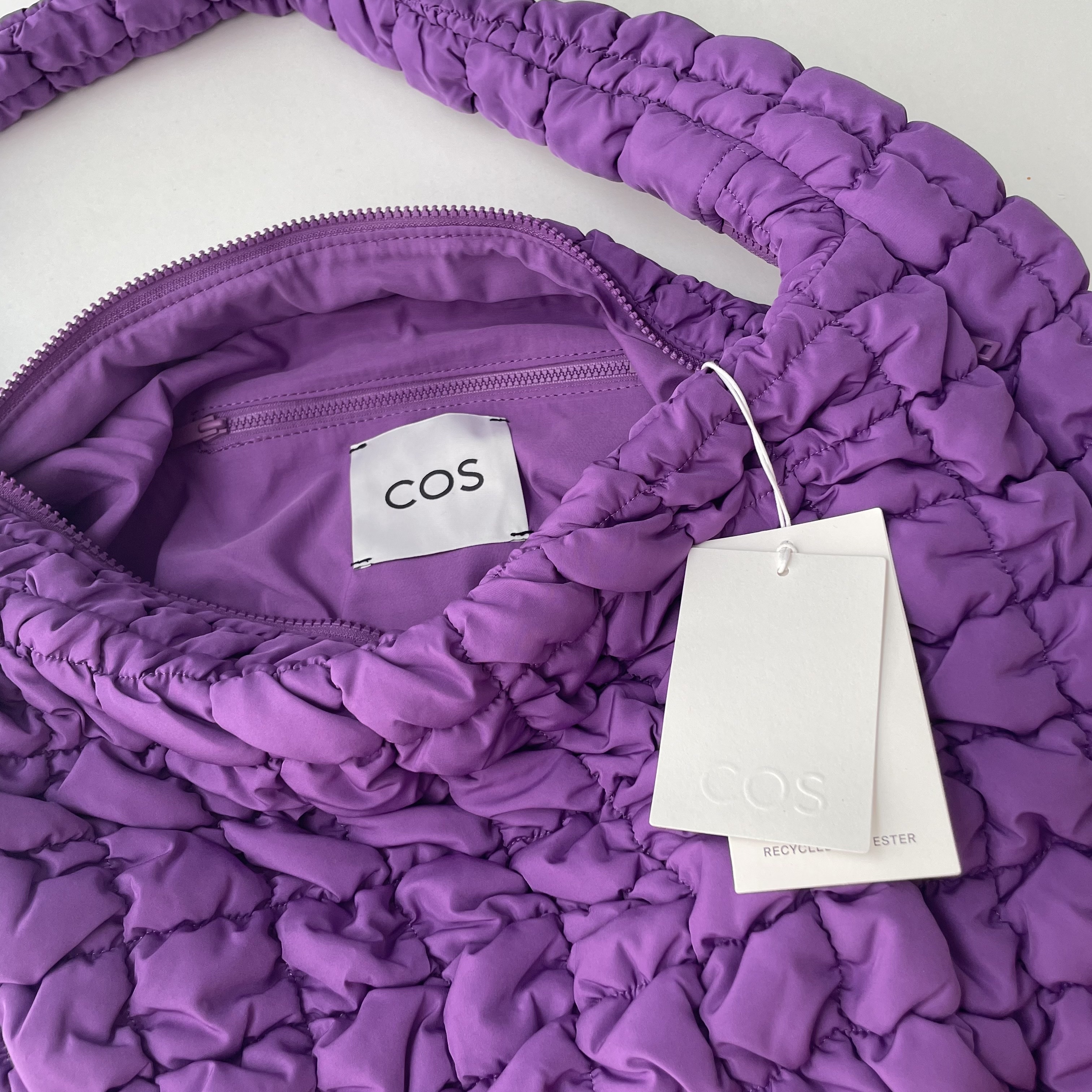 COS Quilted Oversized Shoulder Bag Purple 착용 스타일