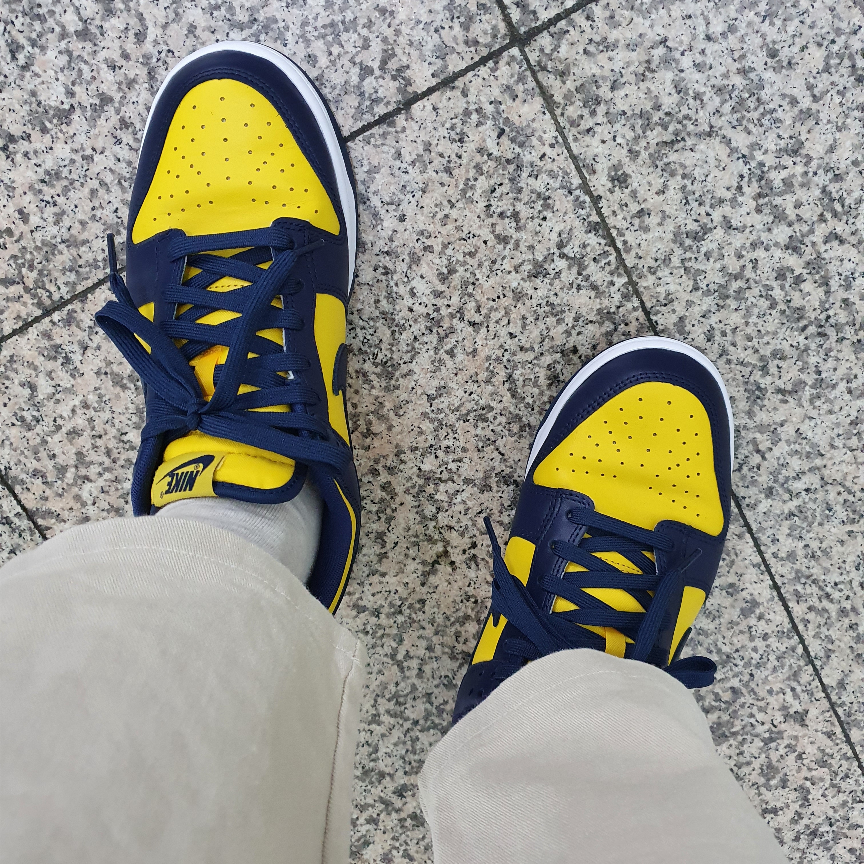 Nike Dunk Low Retro Varsity Maize 착용 스타일
