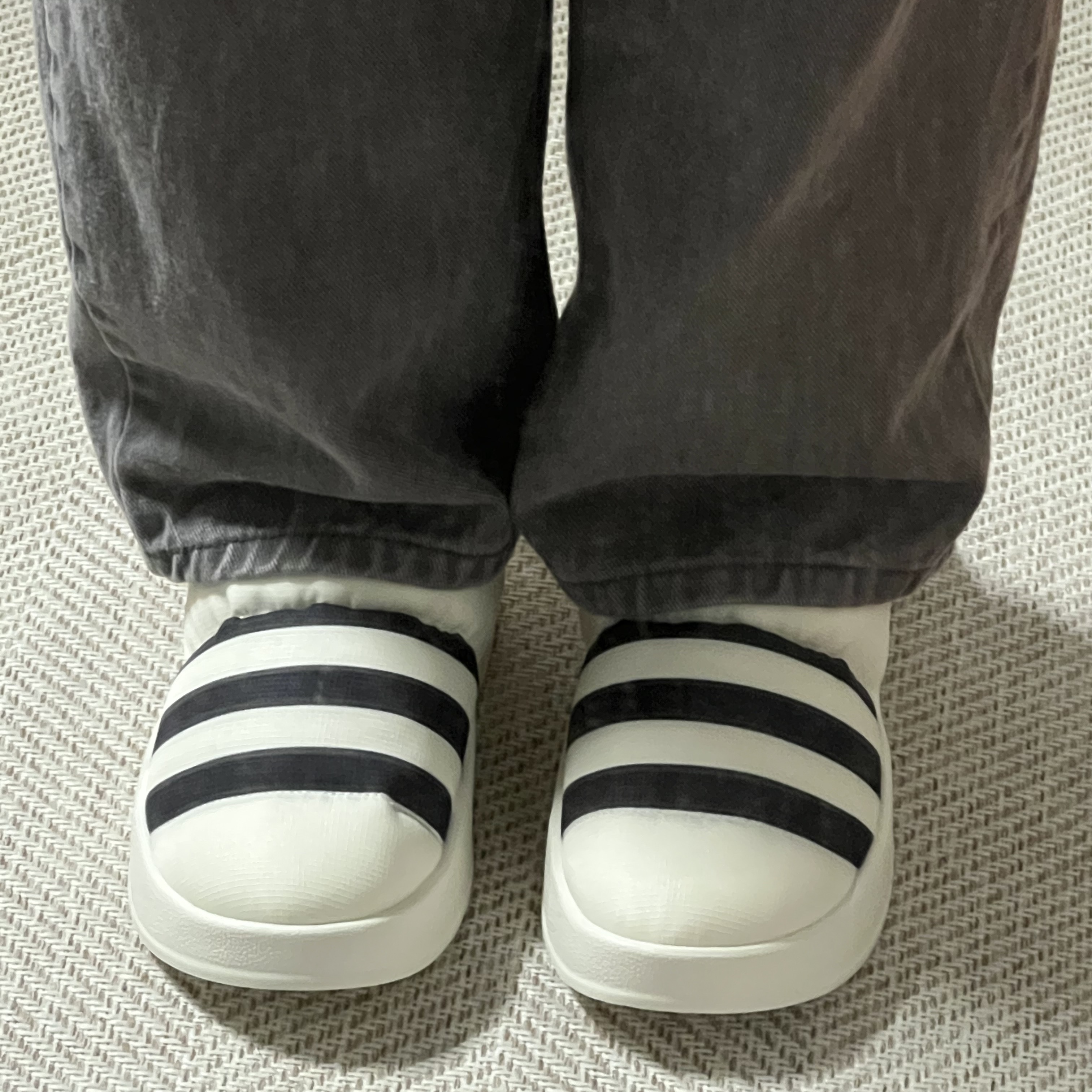 Adidas Puffylette Off White 착용 스타일 - 1