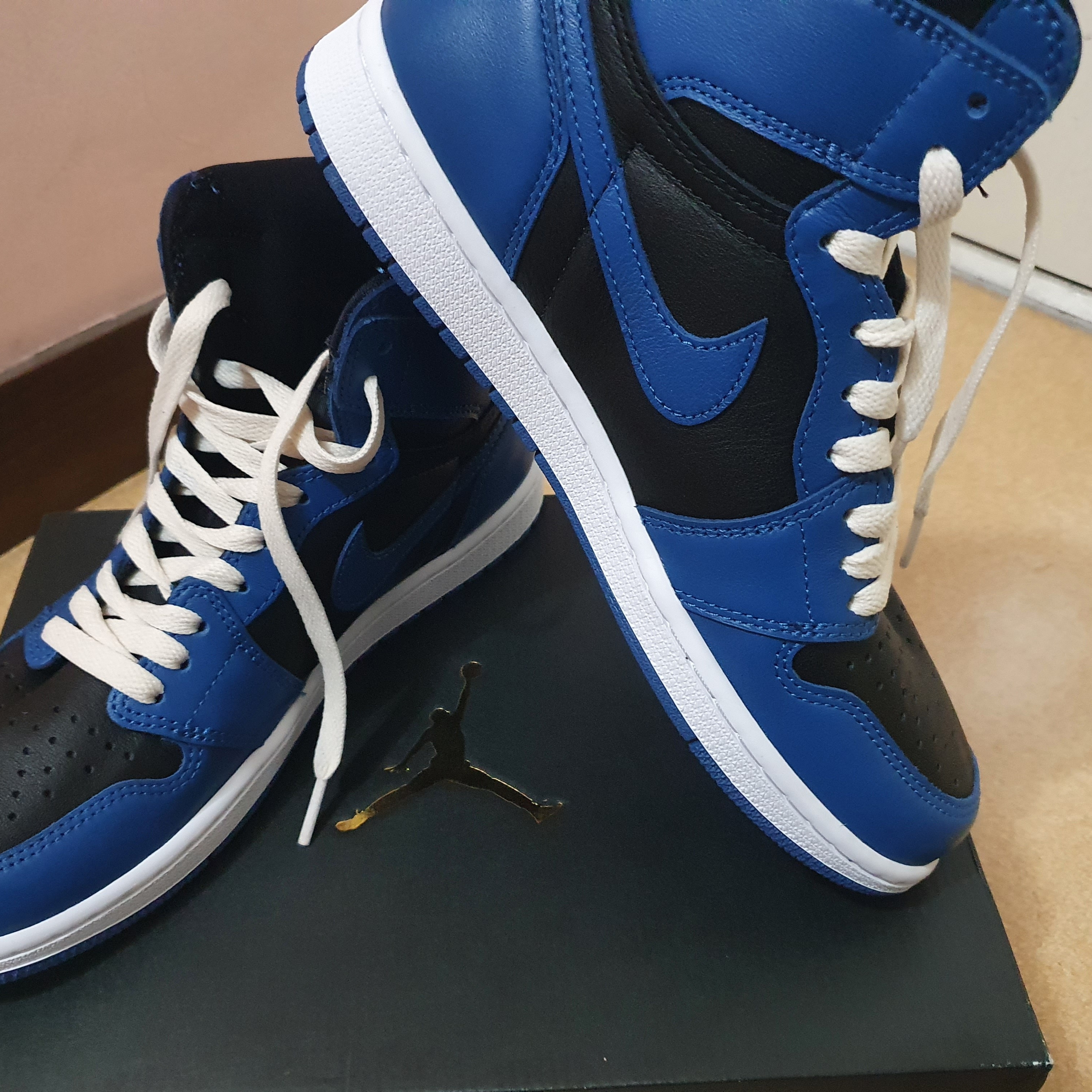 Jordan 1 Retro High OG Dark Marina Blue 착용 스타일 - 1