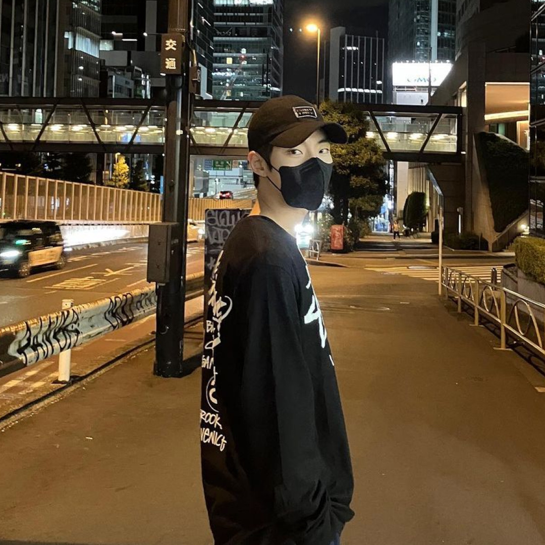 Stussy World Tour LS T-Shirt Black 착용 스타일 - 2