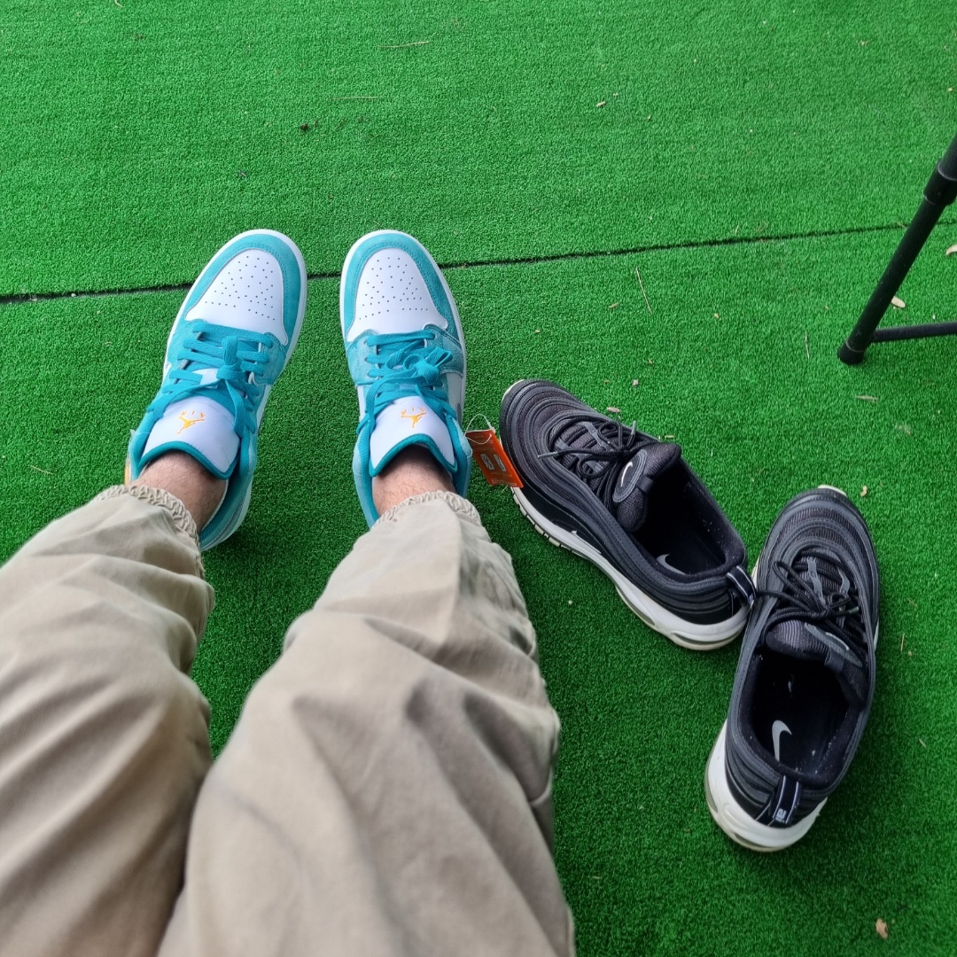 Jordan 1 Low SE New Emerald, Nike Air Max 97 Black White 착용 스타일 - 2