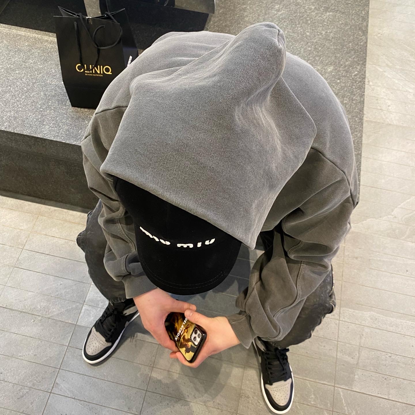 (W) Miu Miu Drill Baseball Cap Black, Jordan 1 Retro High OG Shadow 2018 착용 스타일 - 1