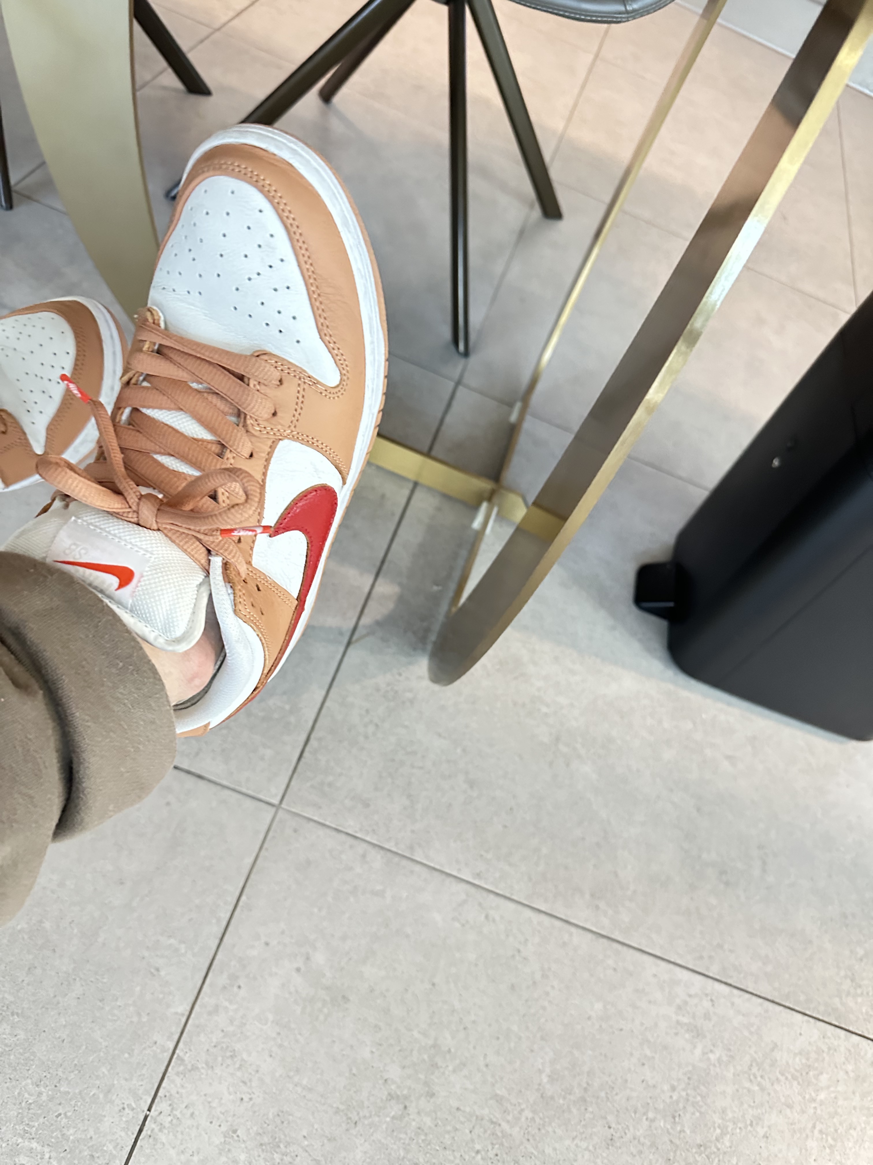 Nike SB Dunk Low Pro Light Cognac 착용 스타일 - 3