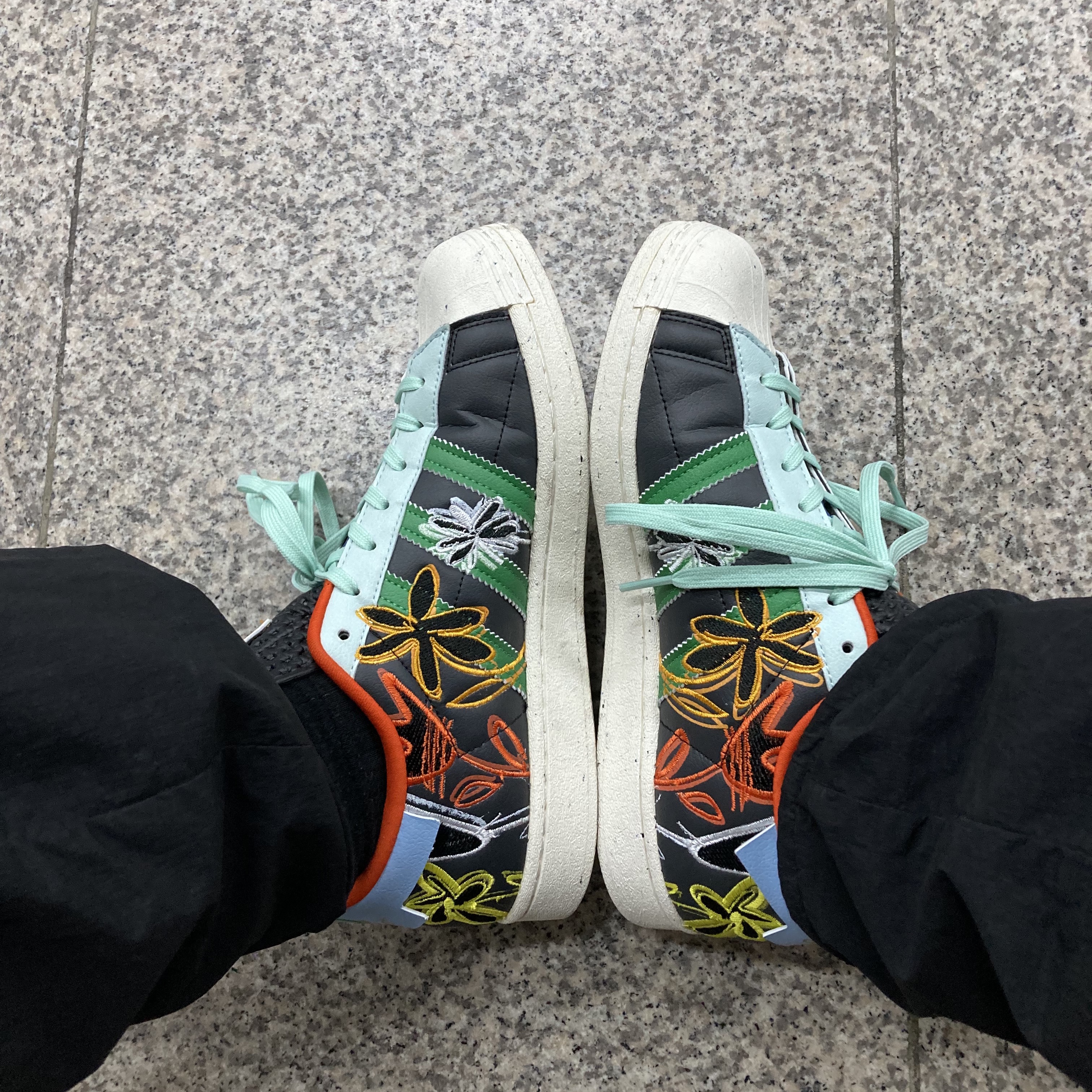 Adidas x Sean Wotherspoon Superstar Superearth Black 착용 스타일 - 2