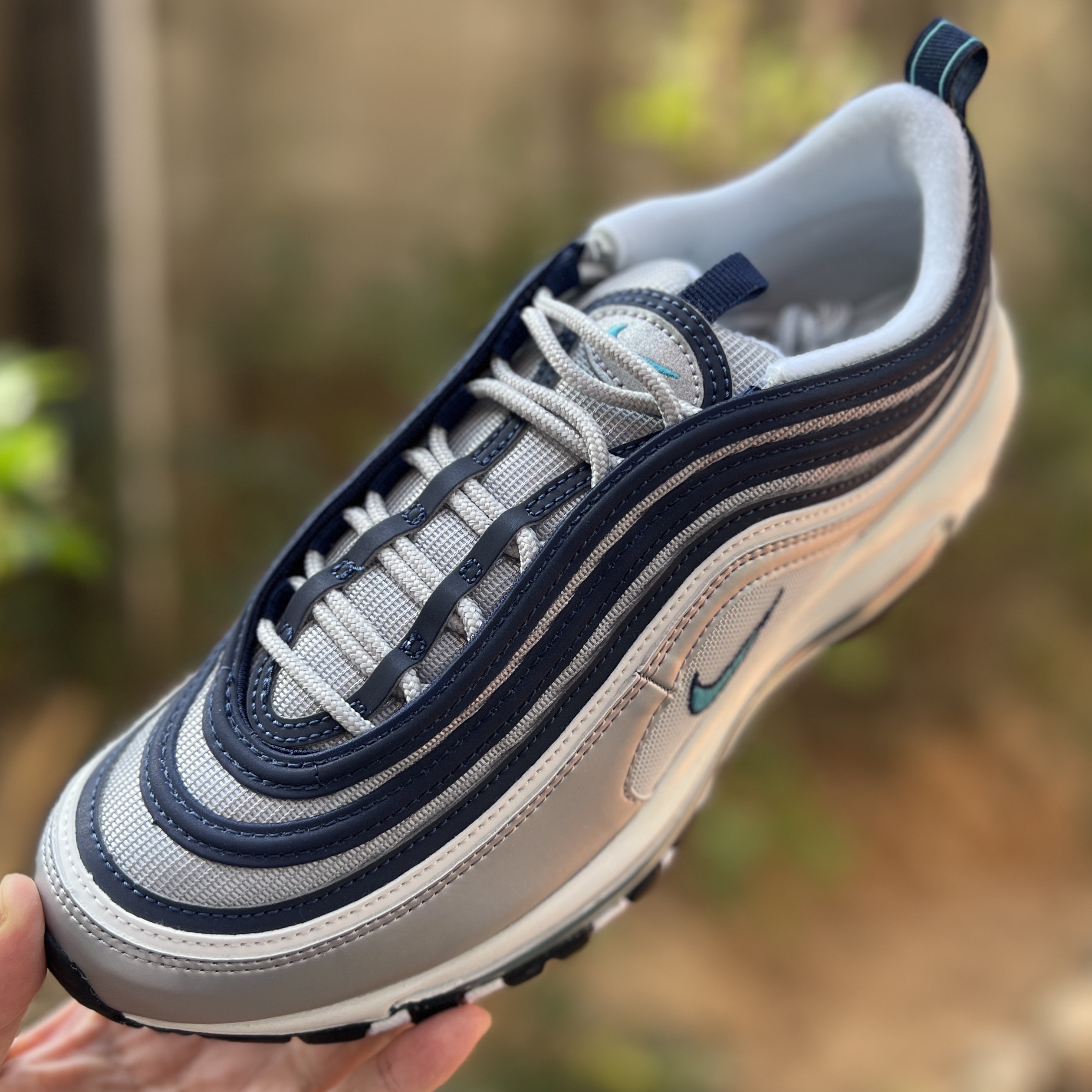 Nike Air Max 97 OG Metallic Silver and Chlorine Blue 착용 스타일 - 1