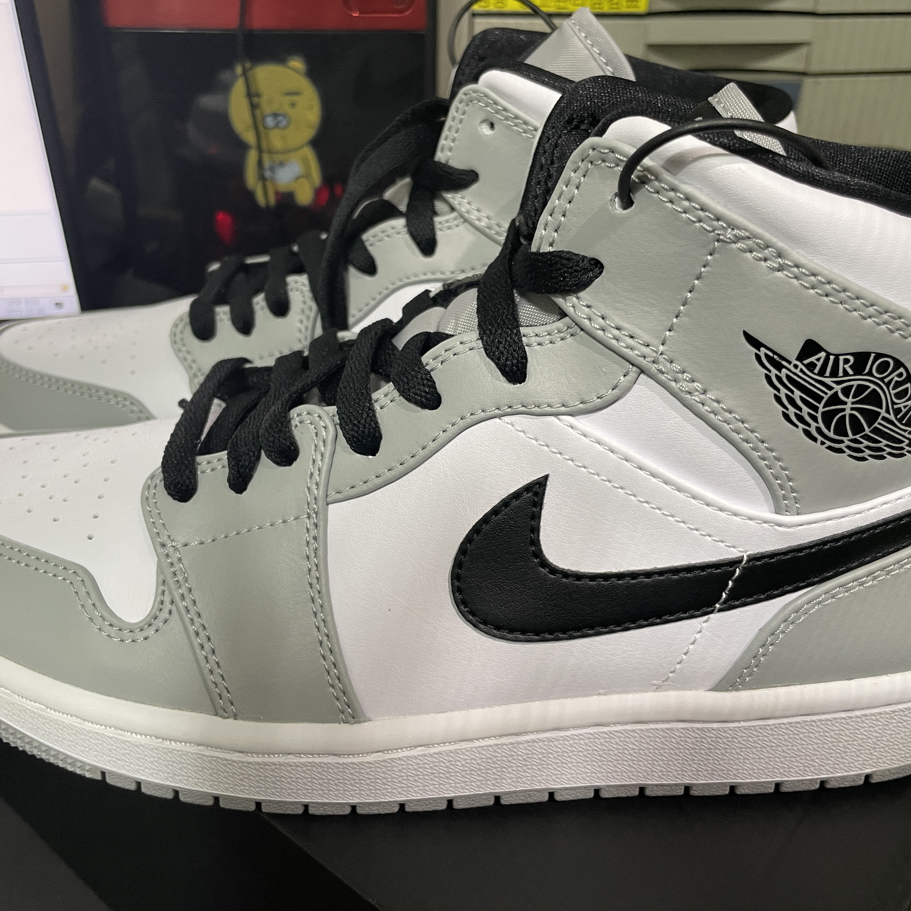 Jordan 1 Mid Light Smoke Grey 착용 스타일