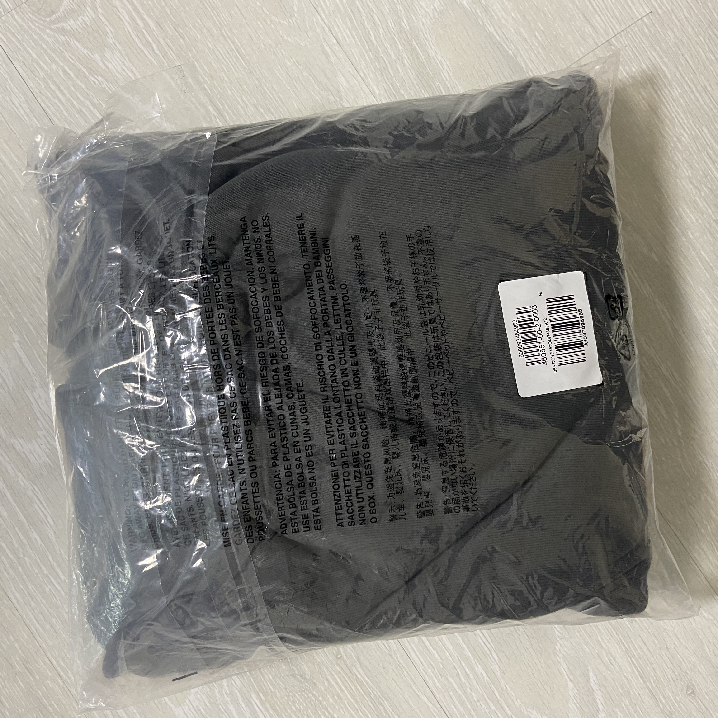 Yeezy Gap Engineered By Balenciaga Dove Hoodie Black 착용 스타일 - 2